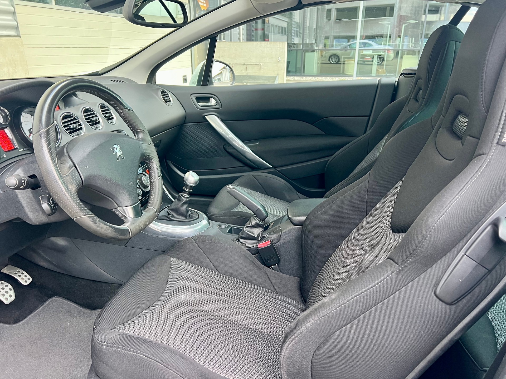 PEUGEOT 308 CC 2.0 HDI-image-11