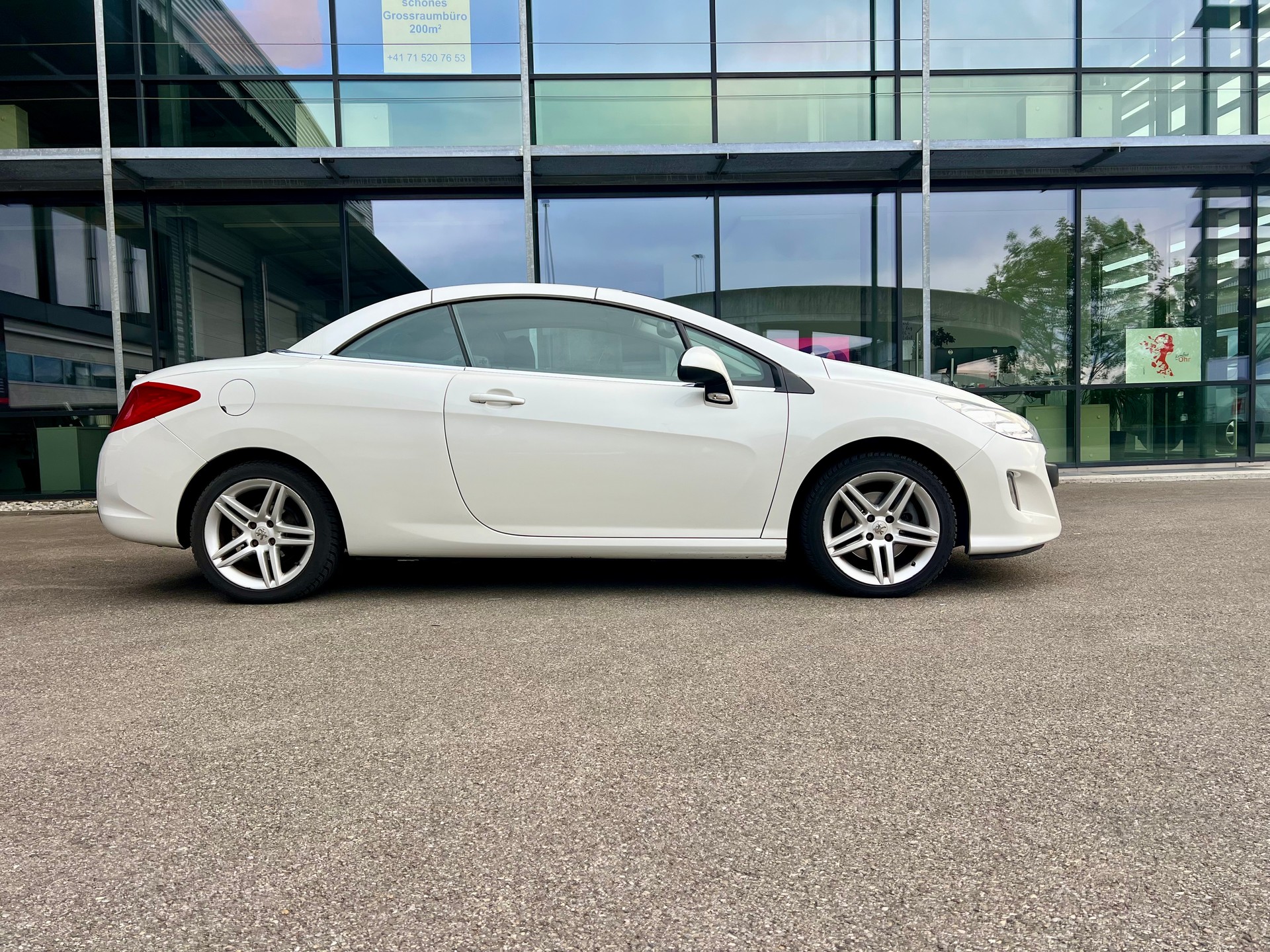 PEUGEOT 308 CC 2.0 HDI-image-1