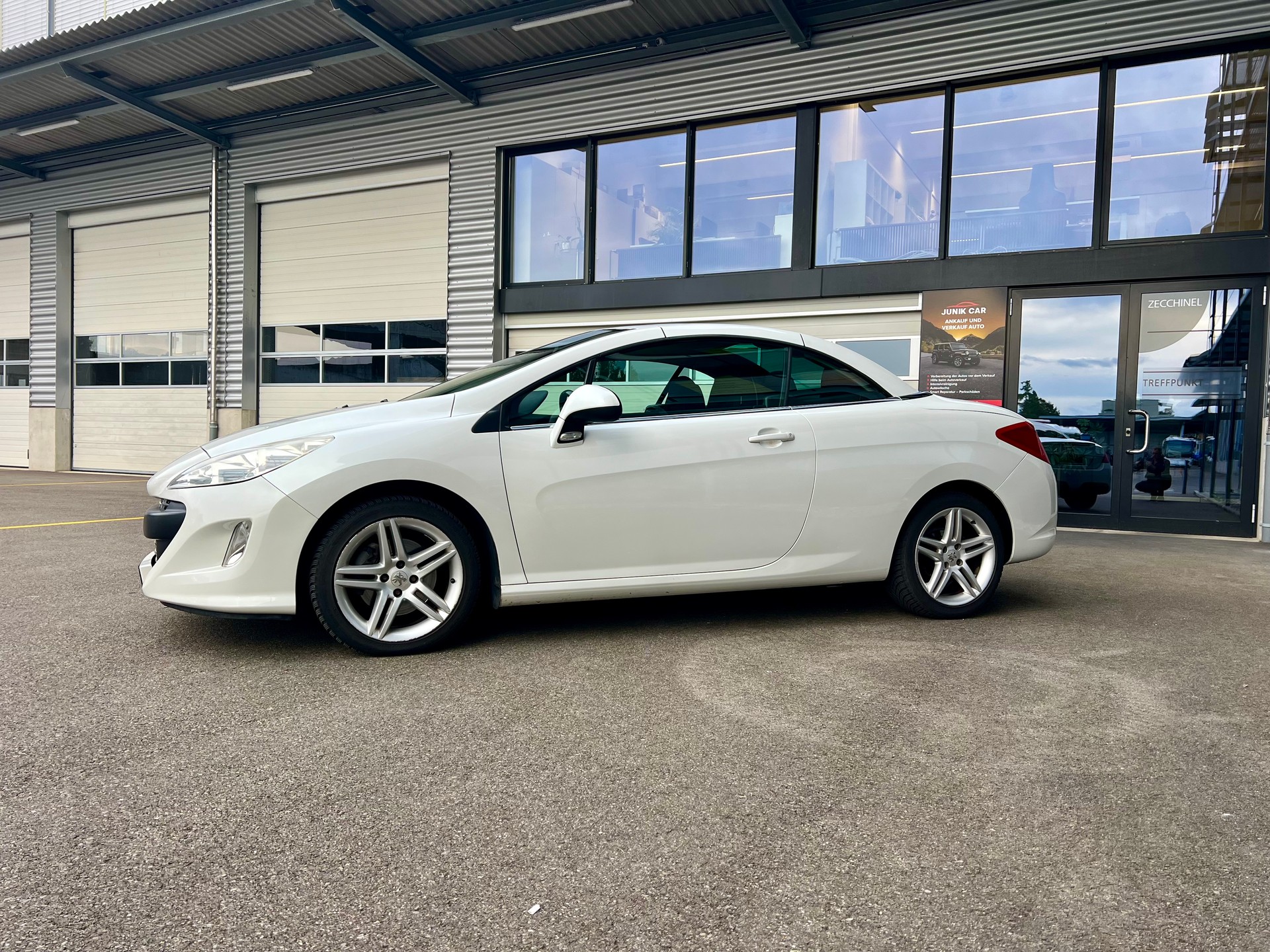 PEUGEOT 308 CC 2.0 HDI-image-2