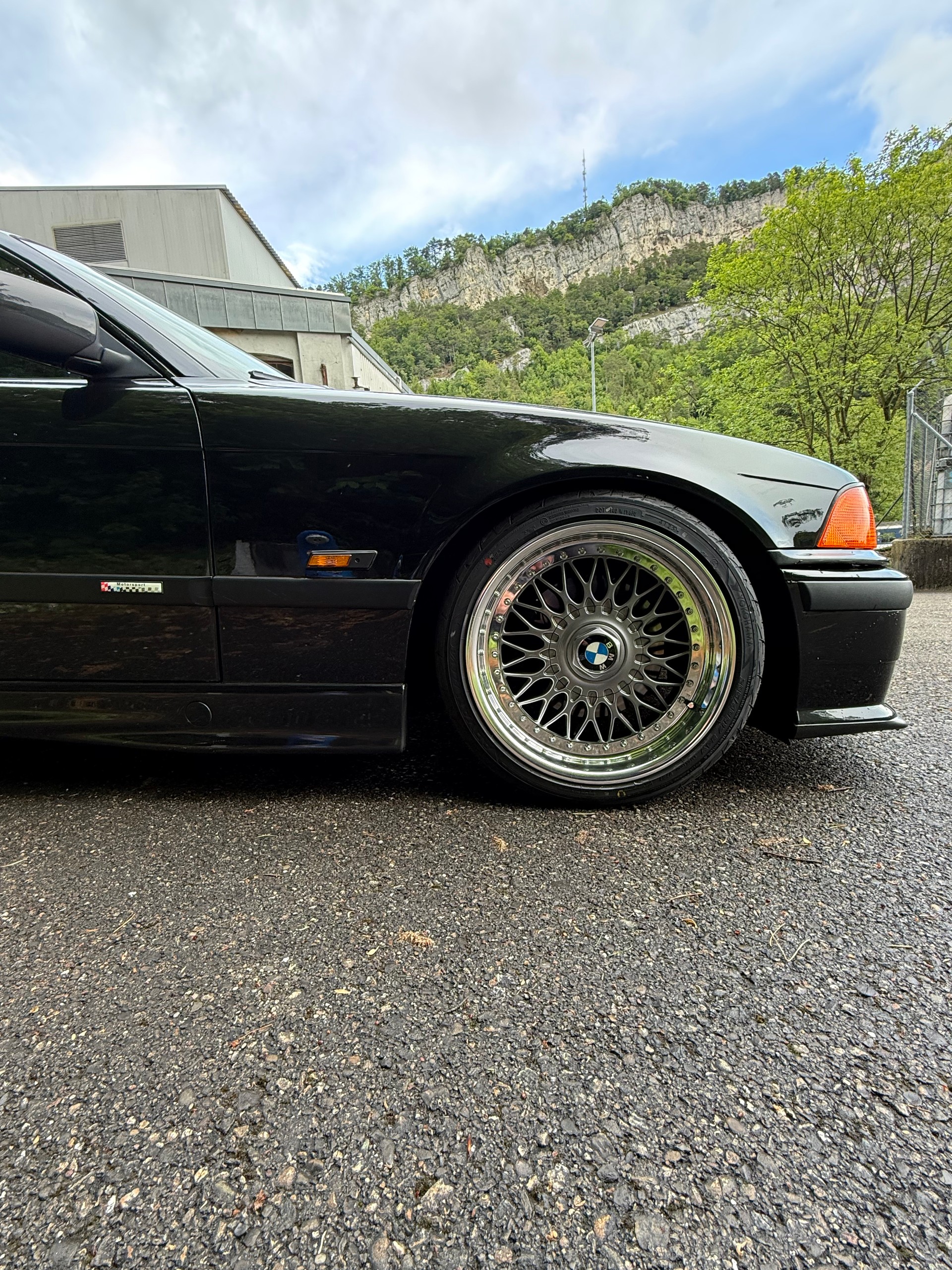 BMW 325i Coupé-image-6