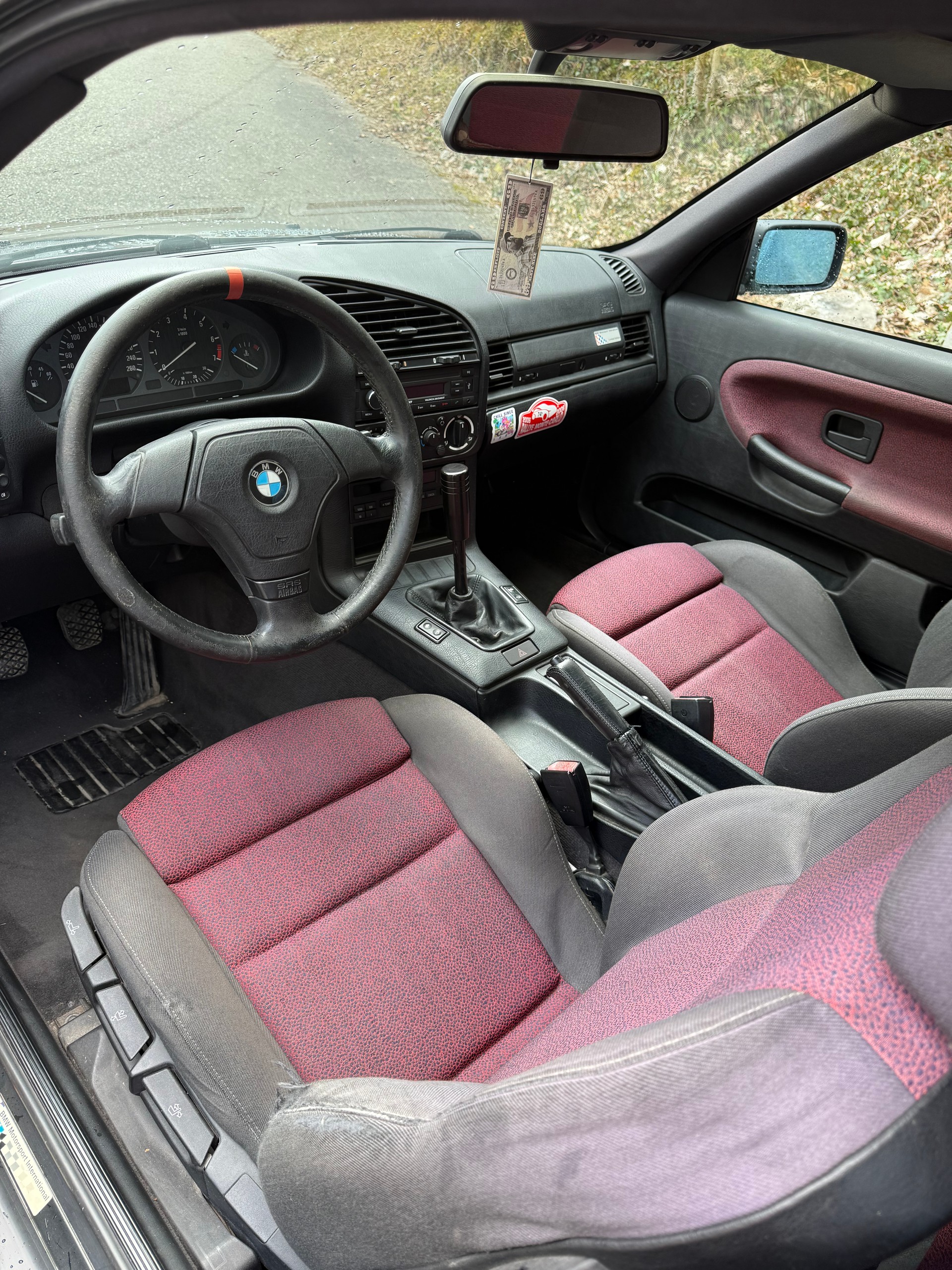 BMW 325i Coupé-image-10