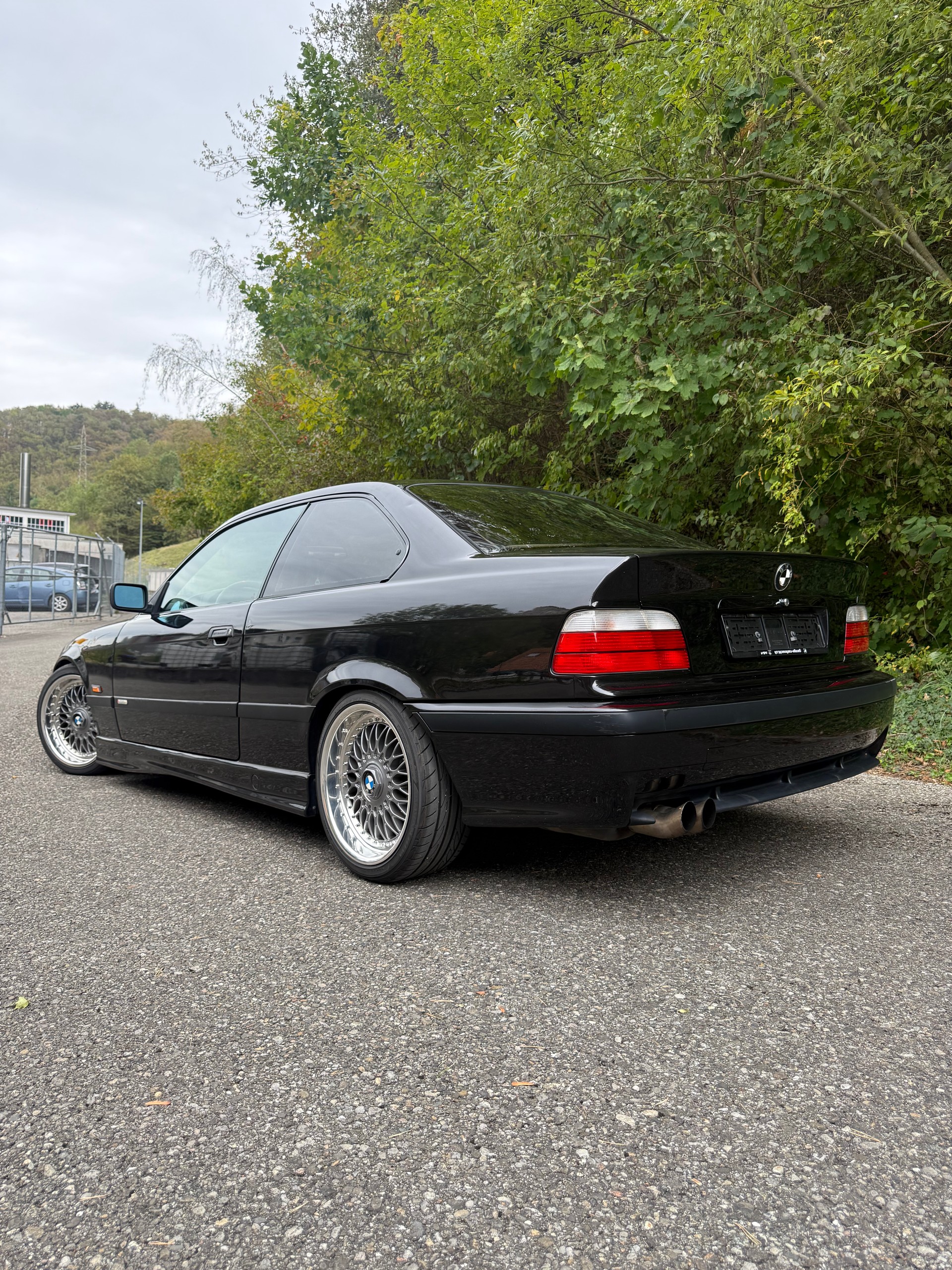 BMW 325i Coupé-image-2