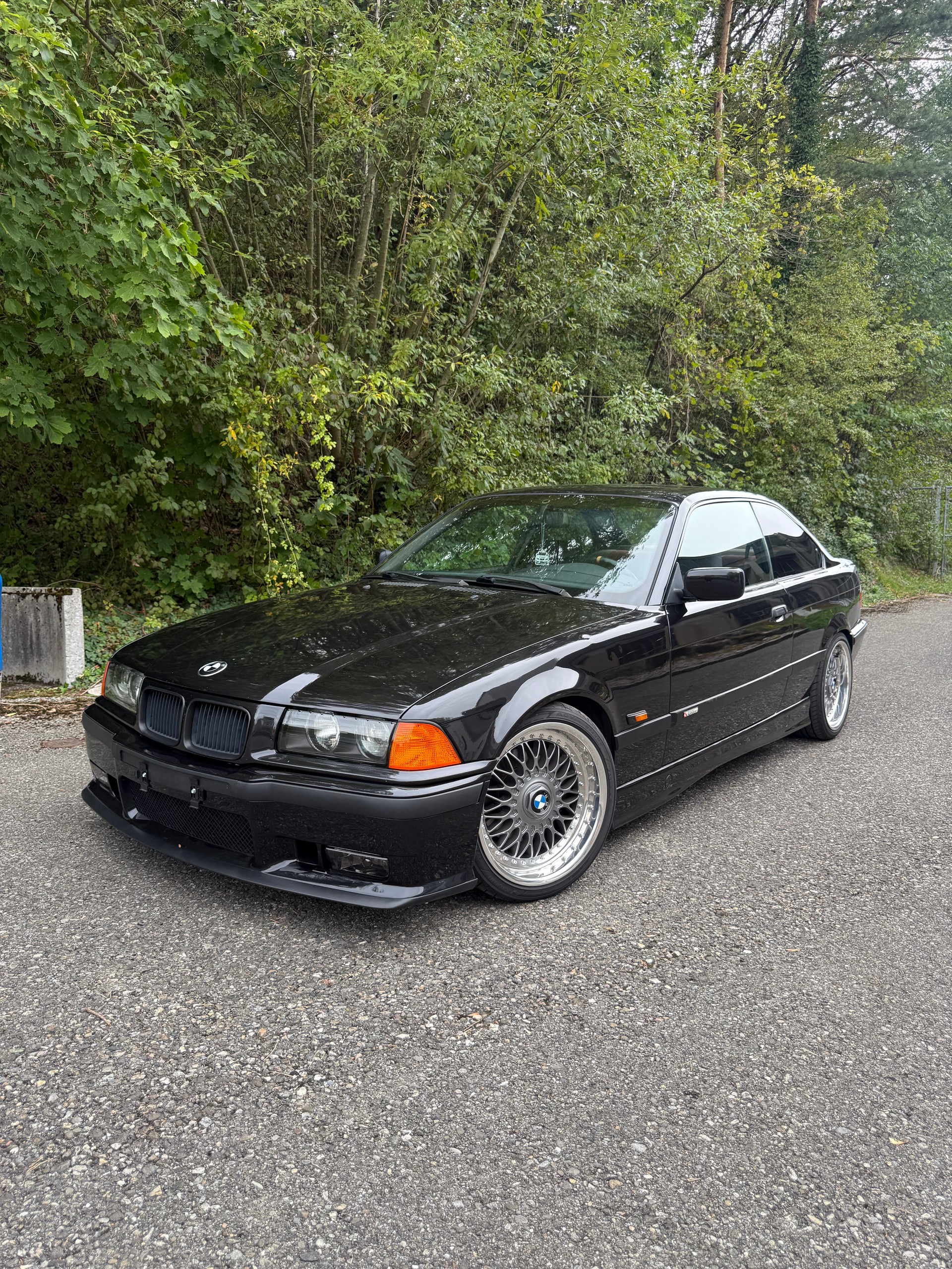BMW 325i Coupé-image-0