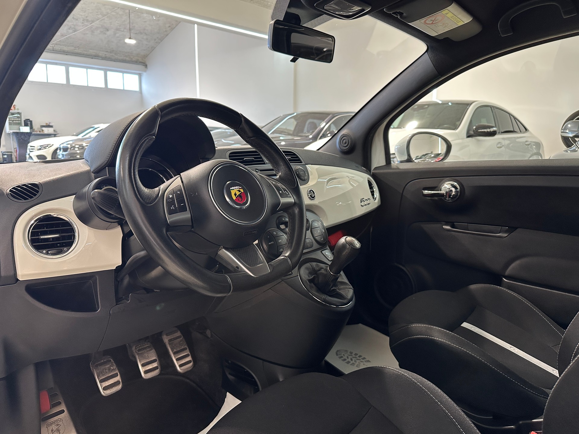 FIAT 500 1.4 16V Turbo Abarth-showroom-element-1