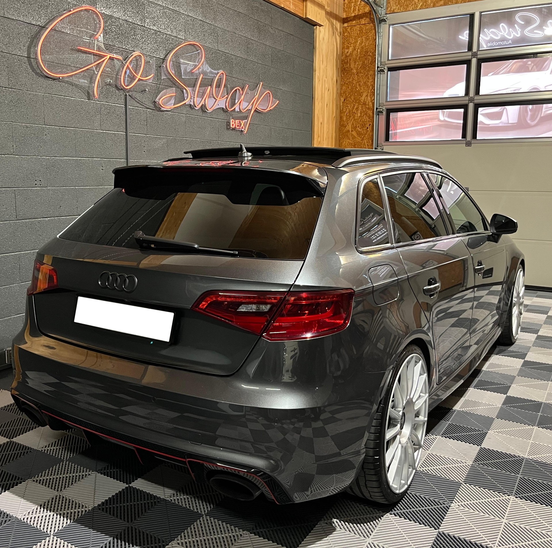 AUDI RS3 2.5 TSI quattro S-tronic-showroom-element-3