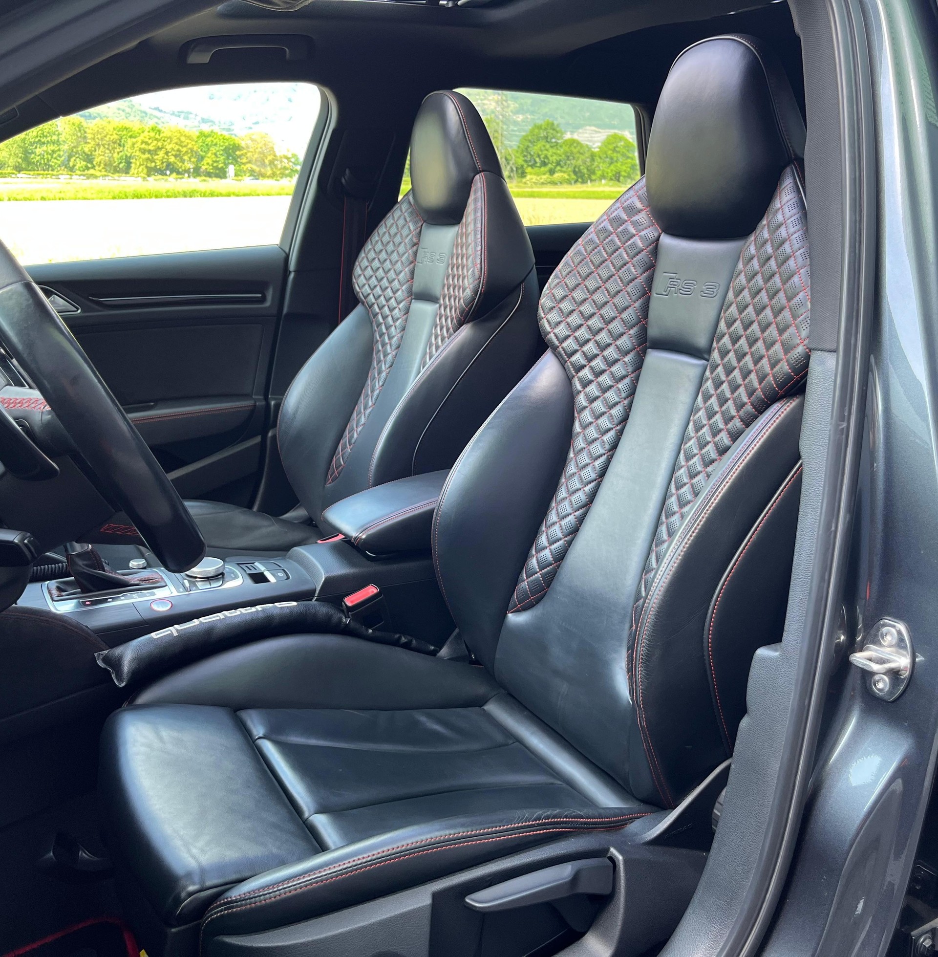 AUDI RS3 2.5 TSI quattro S-tronic-image-10