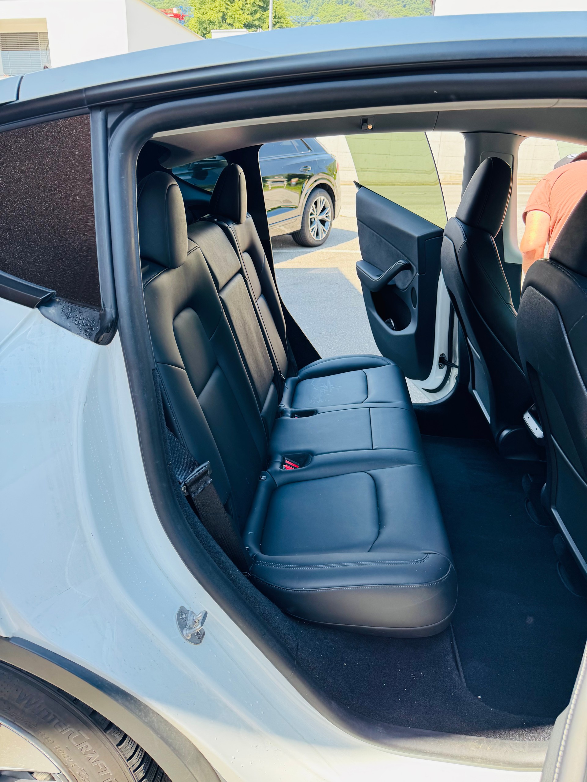 TESLA Model Y RWD-image-13