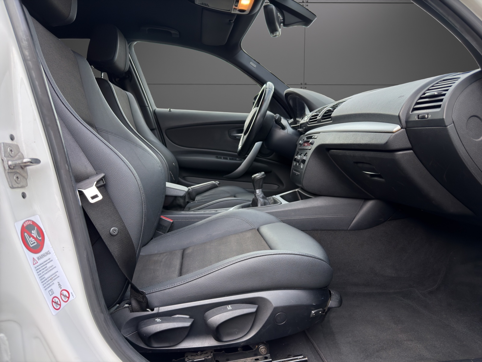 BMW 116i Dynamic Edition M-Paket - Sportlich & Gepflegt-image-9