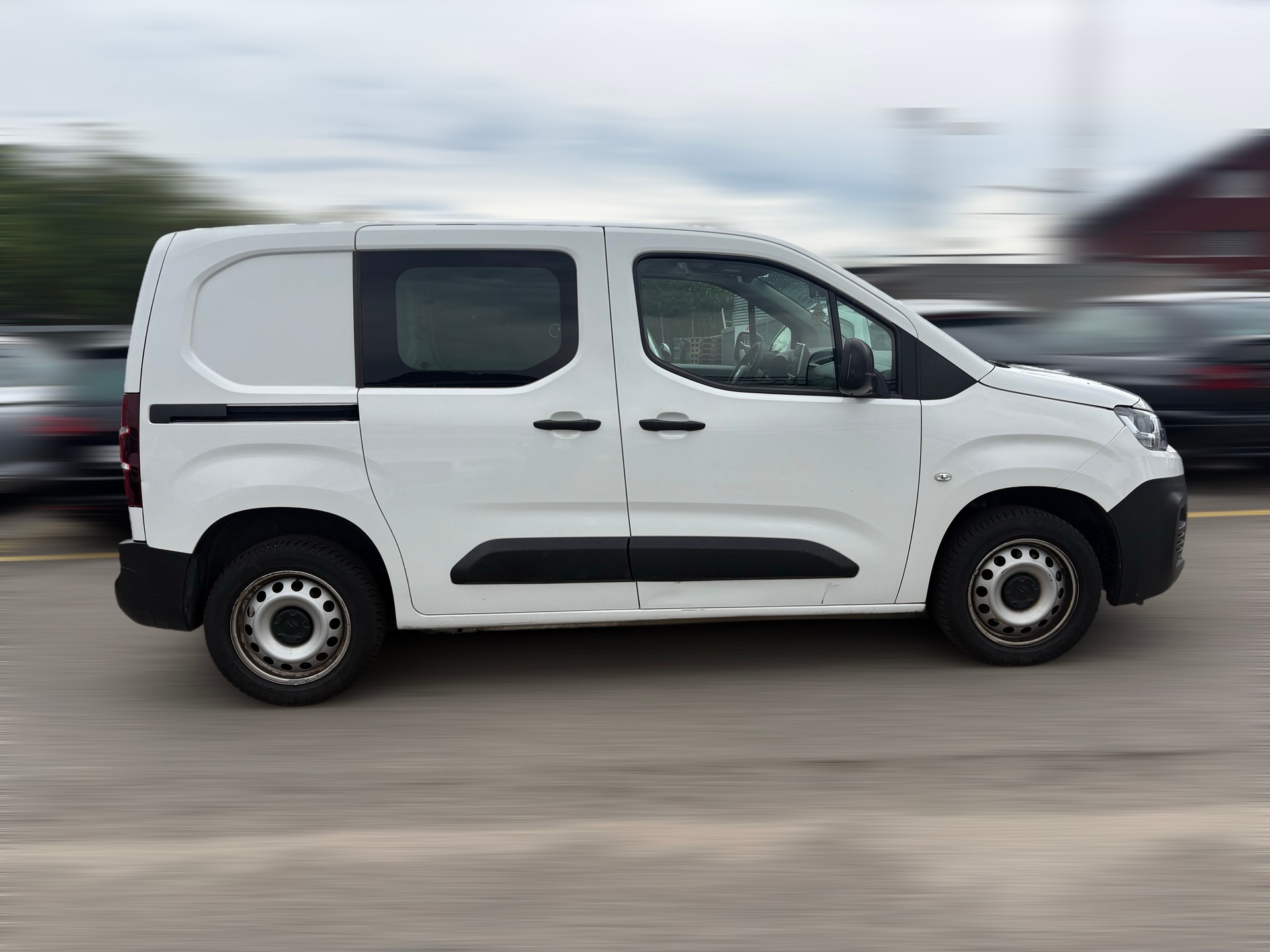 CITROEN Berlingo Van 1.2 Pure Tech 130 s/s Club EAT8 1000kg-image-1