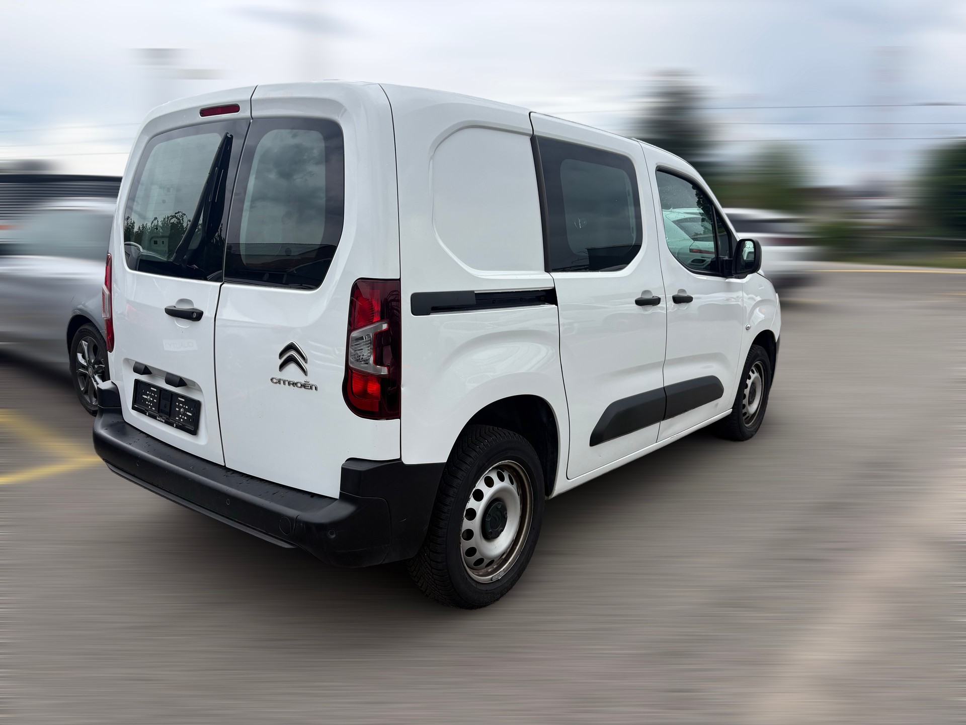 CITROEN Berlingo Van 1.2 Pure Tech 130 s/s Club EAT8 1000kg-image-2