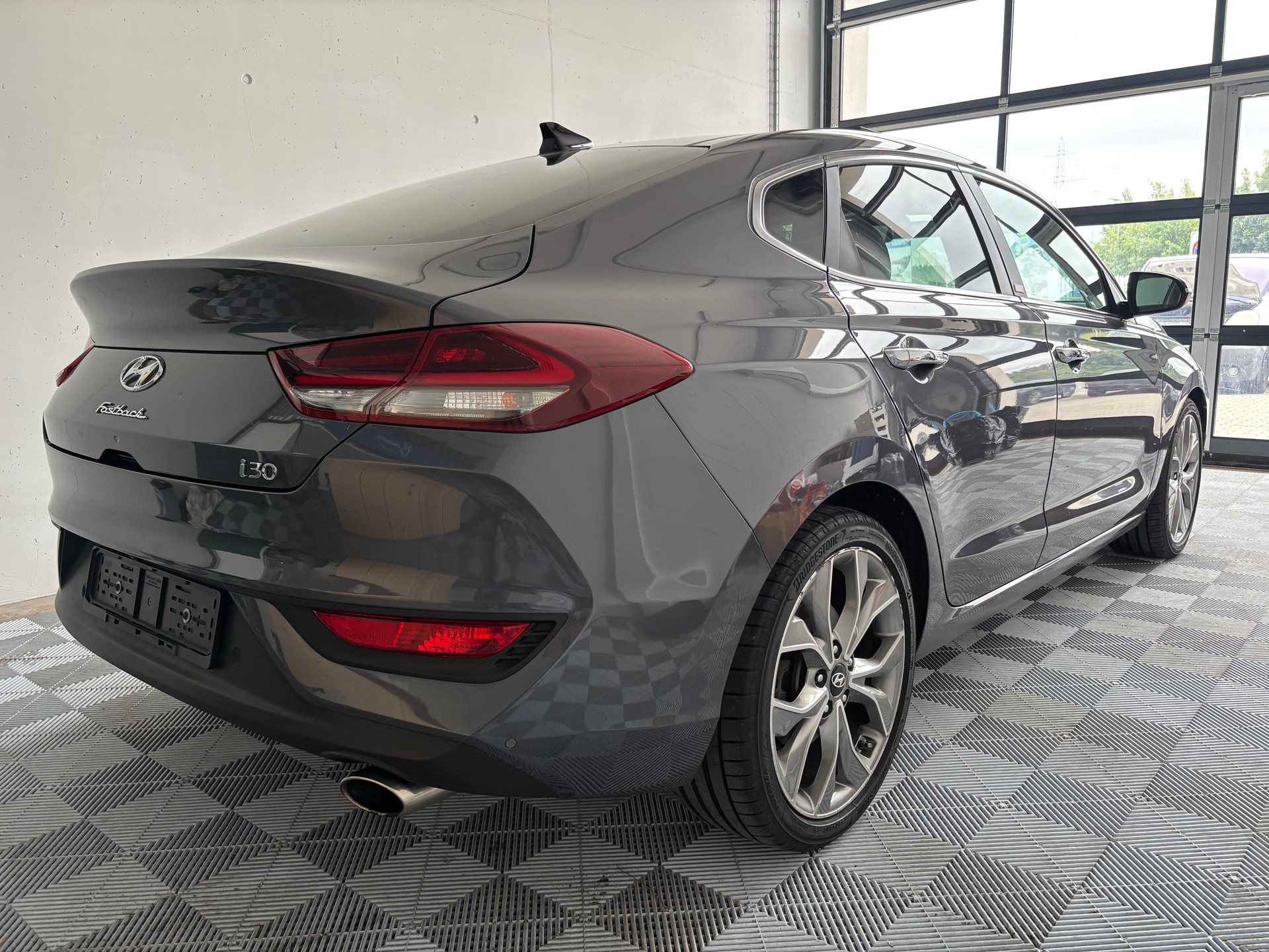HYUNDAI i30 Fastback 1.4 T-GDi Vertex DCT-image-3