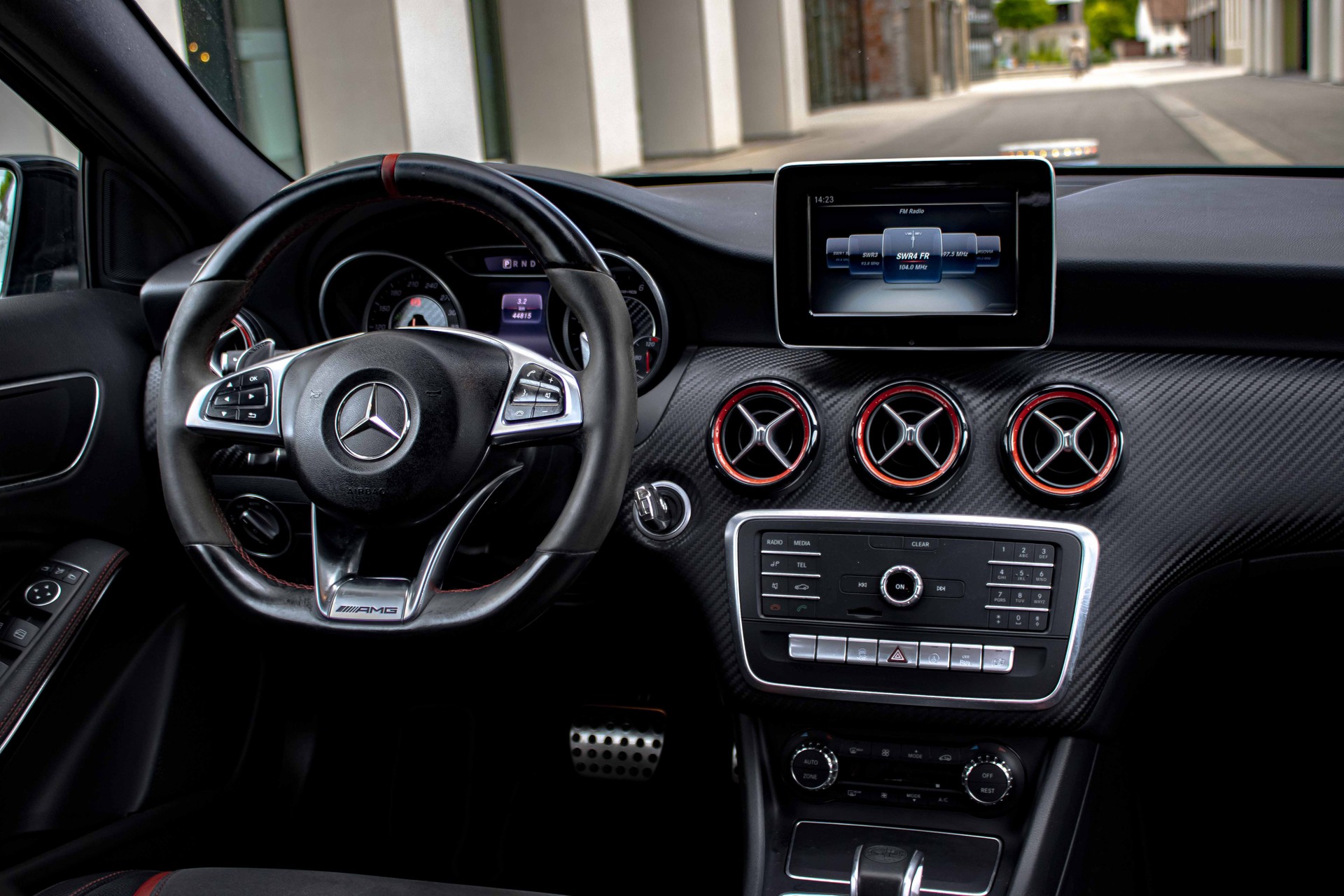 MERCEDES-BENZ A 45 AMG 4Matic Performance Speedshift 7G-DCT-image-10
