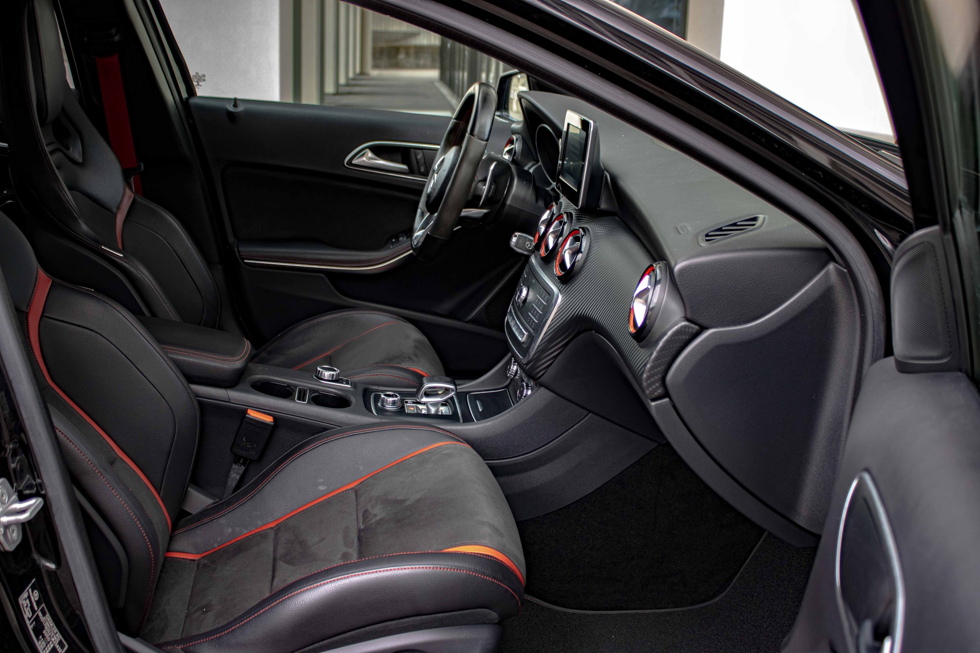 MERCEDES-BENZ A 45 AMG 4Matic Performance Speedshift 7G-DCT-image-14