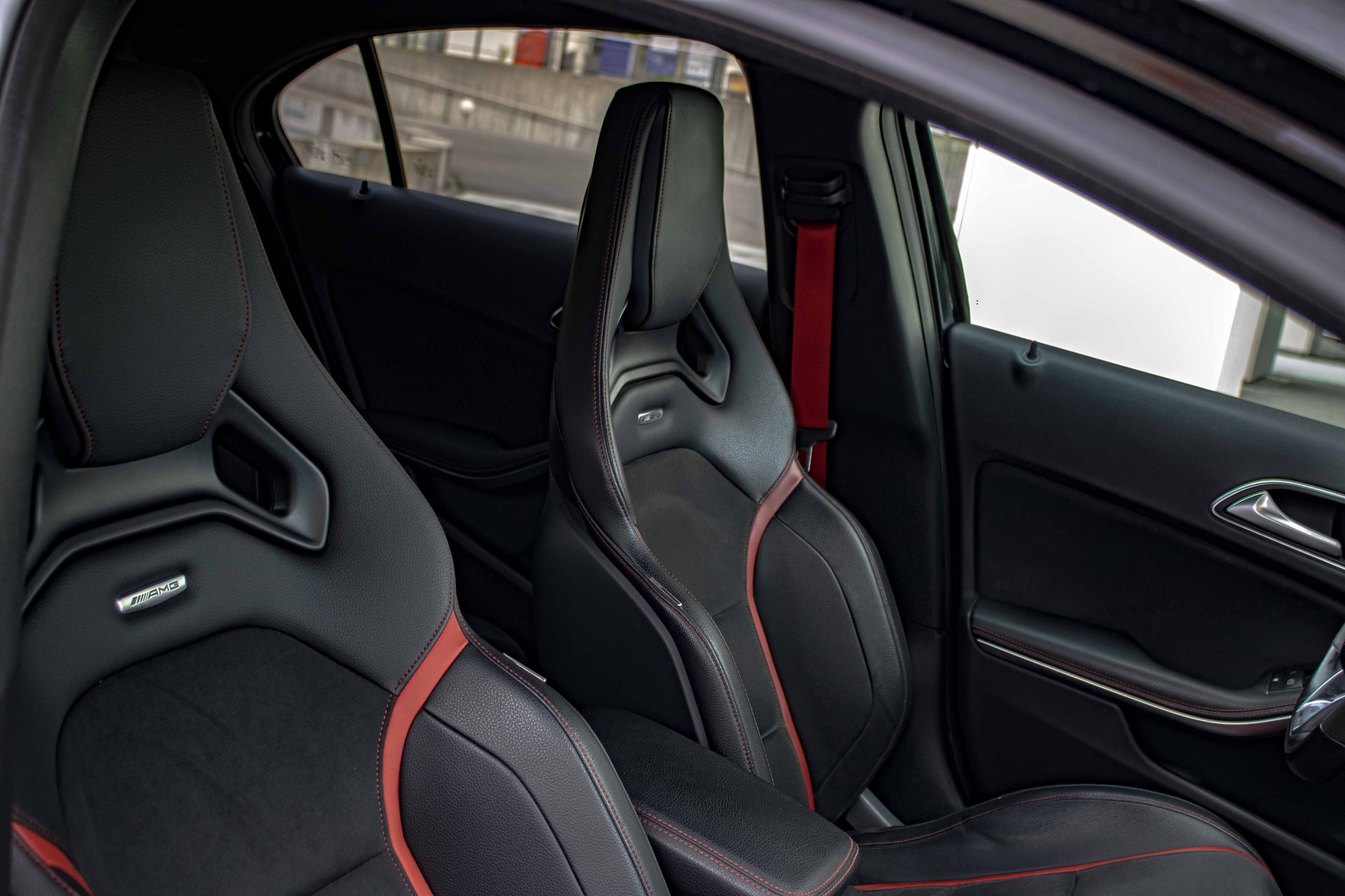 MERCEDES-BENZ A 45 AMG 4Matic Performance Speedshift 7G-DCT-image-15