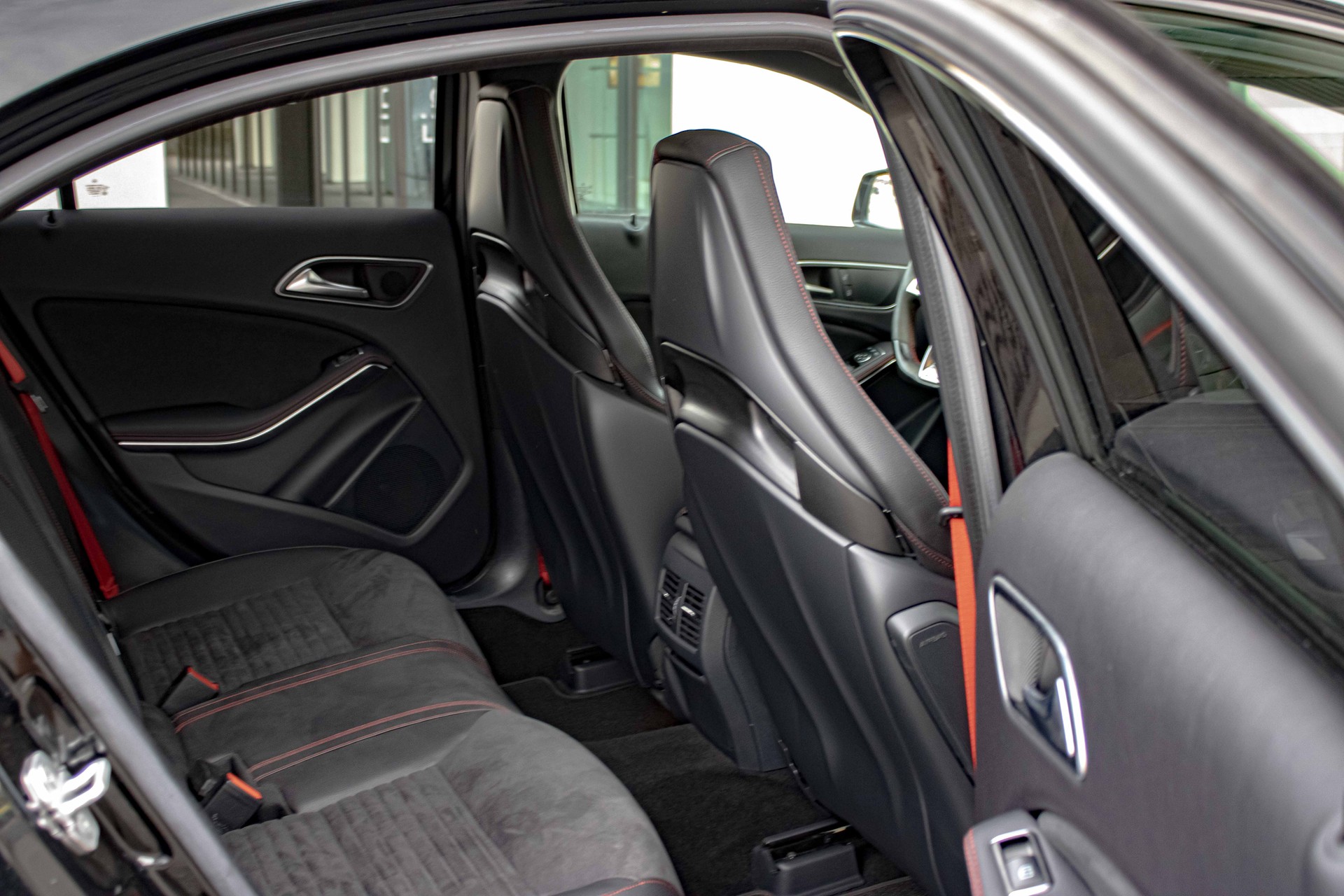 MERCEDES-BENZ A 45 AMG 4Matic Performance Speedshift 7G-DCT-image-13