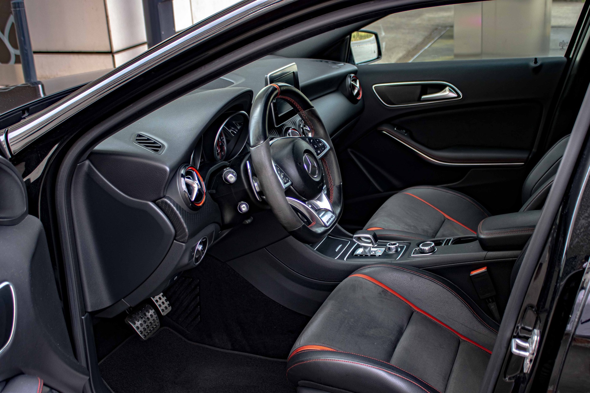 MERCEDES-BENZ A 45 AMG 4Matic Performance Speedshift 7G-DCT-image-8