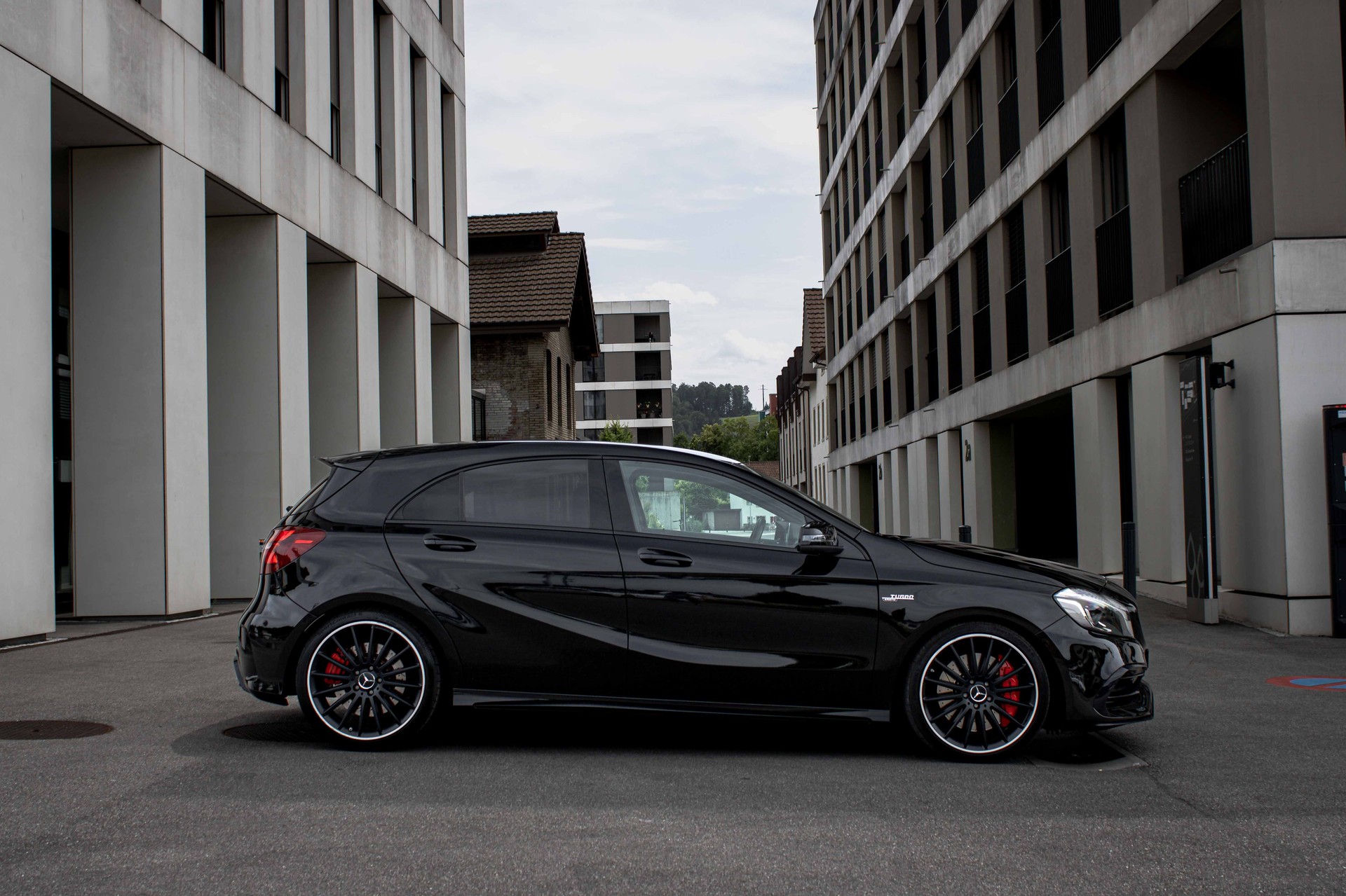 MERCEDES-BENZ A 45 AMG 4Matic Performance Speedshift 7G-DCT-image-5