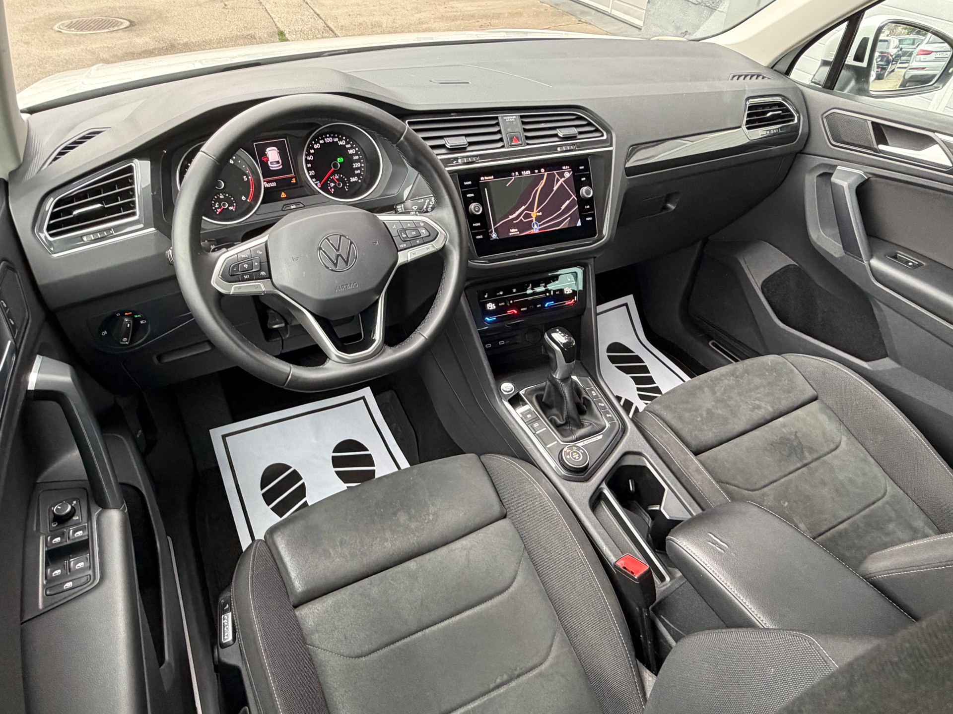VW Tiguan 2.0 TDI SCR Life 4Motion DSG-image-9