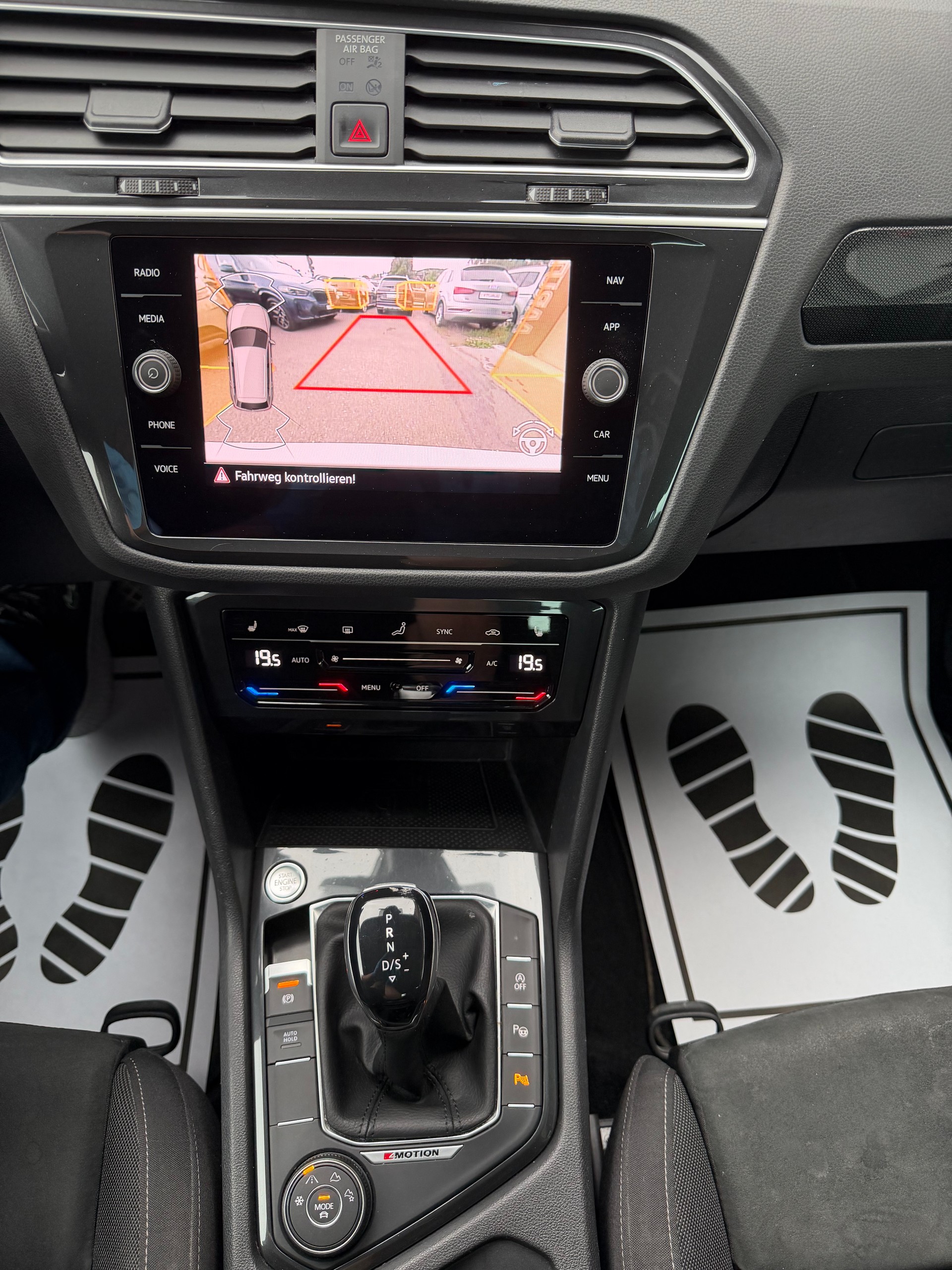 VW Tiguan 2.0 TDI SCR Life 4Motion DSG-image-10