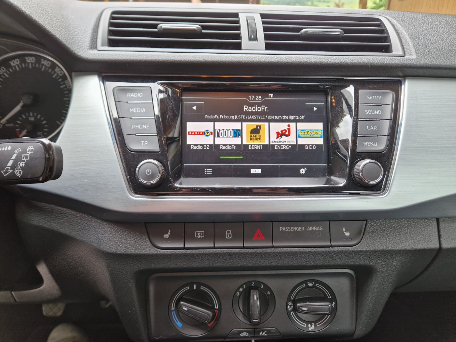 SKODA 1.2 TSI Ambition-image-3
