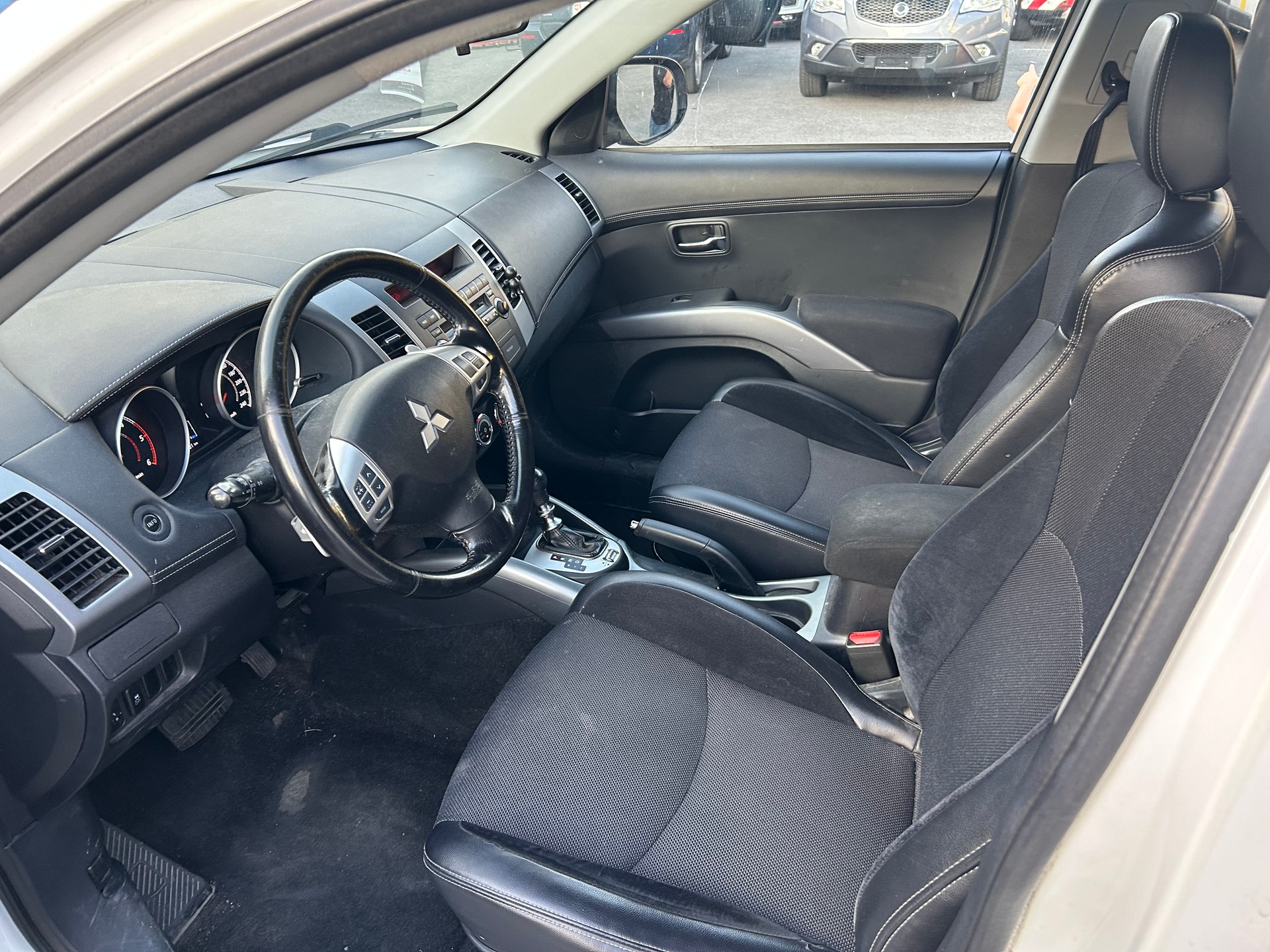 MITSUBISHI Outlander 2.2 DID Invite 4WD TC-SST-image-8