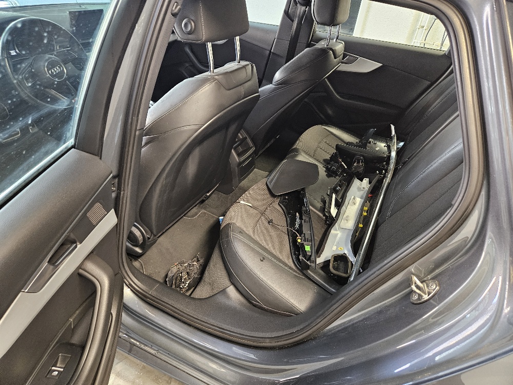 AUDI A4 Avant 2.0 TDI Sport quattro S-tronic-image-16