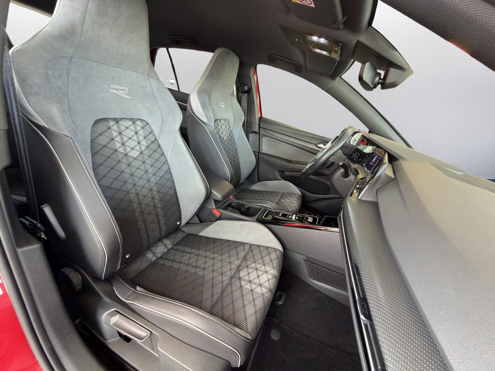 VW Golf 2.0 TDI R-Line DSG-image-12