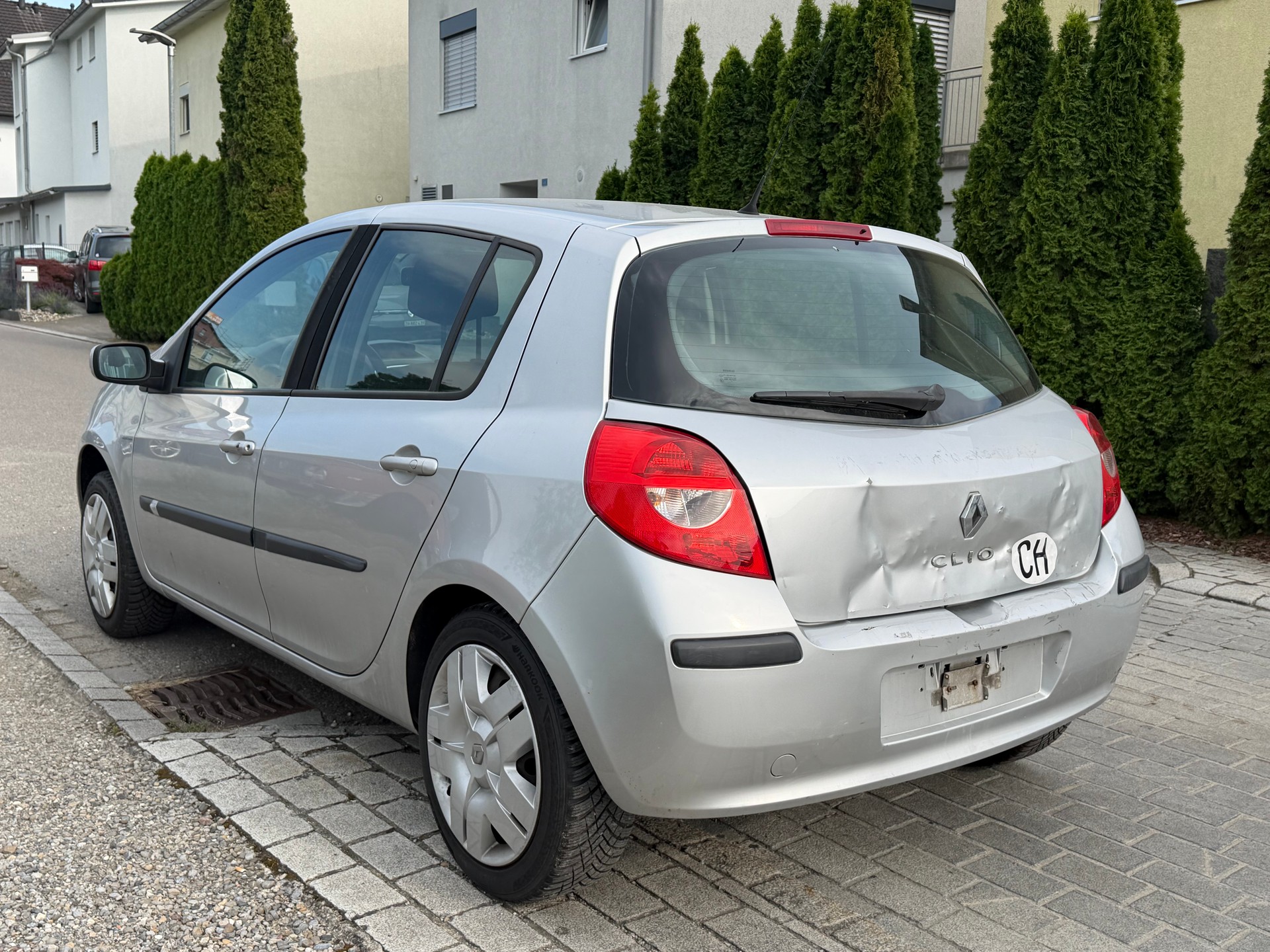 RENAULT Clio 1.6 16V Dynamique-image-4