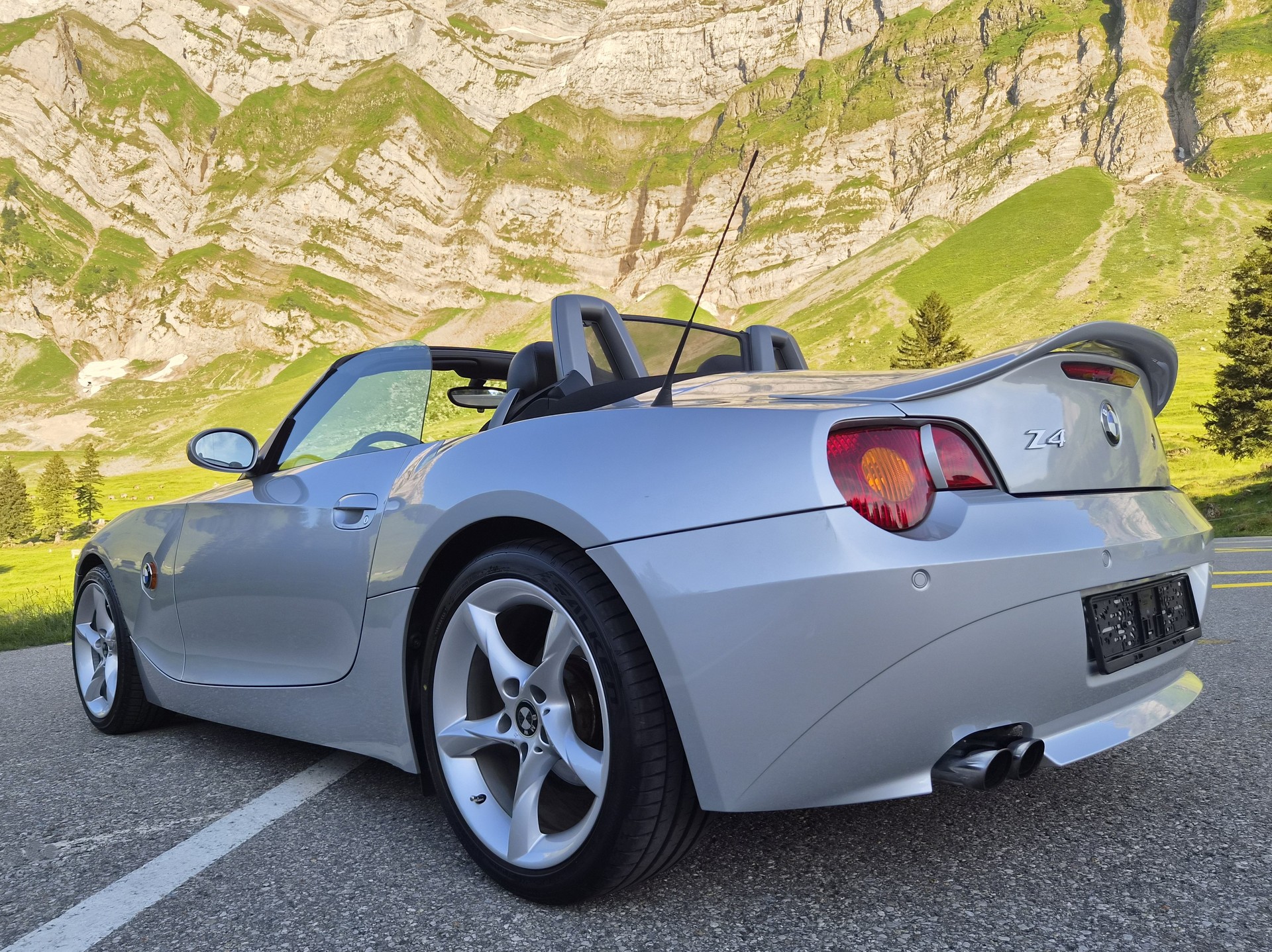 BMW Z4 2.2i Roadster-image-0
