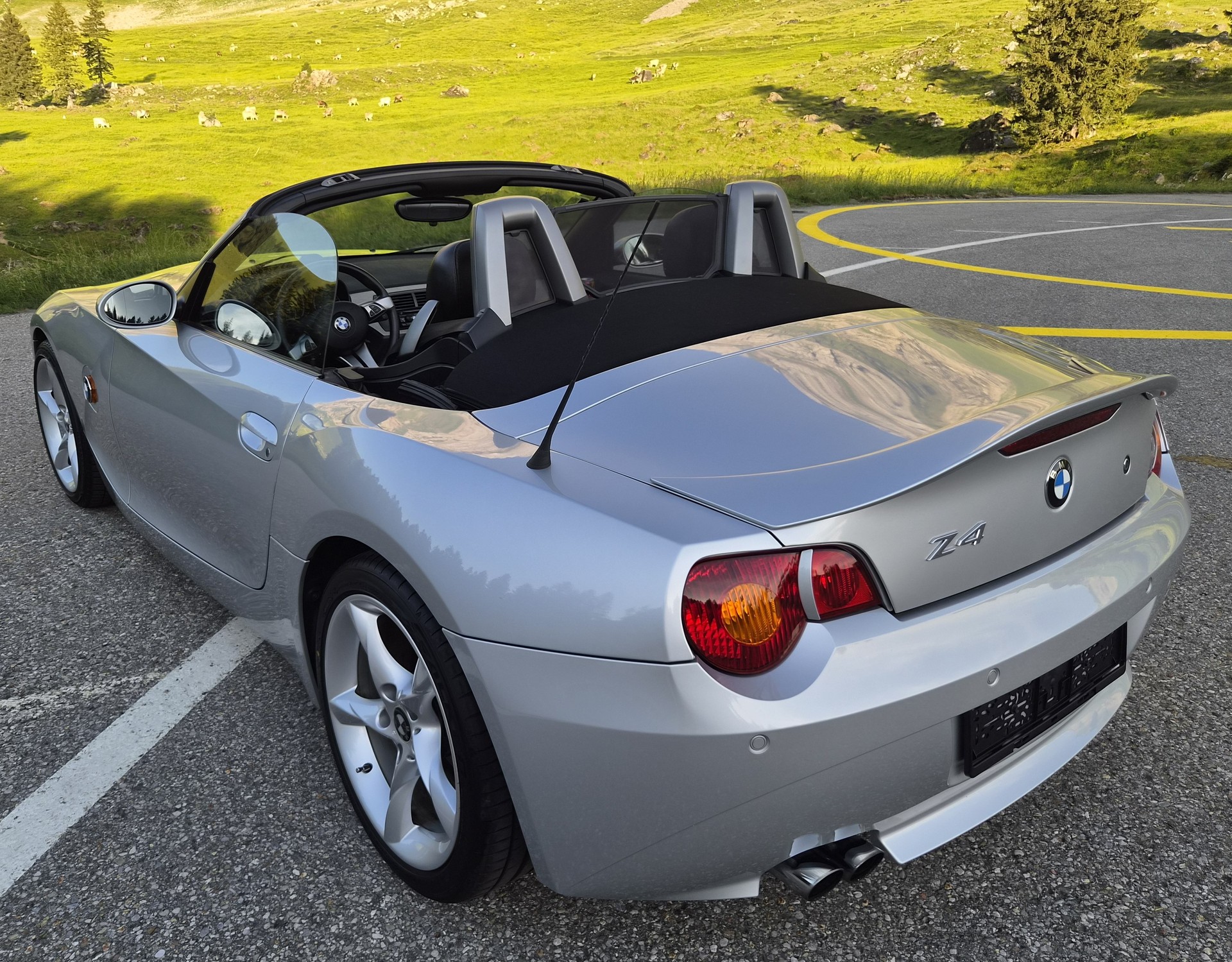 BMW Z4 2.2i Roadster-image-11