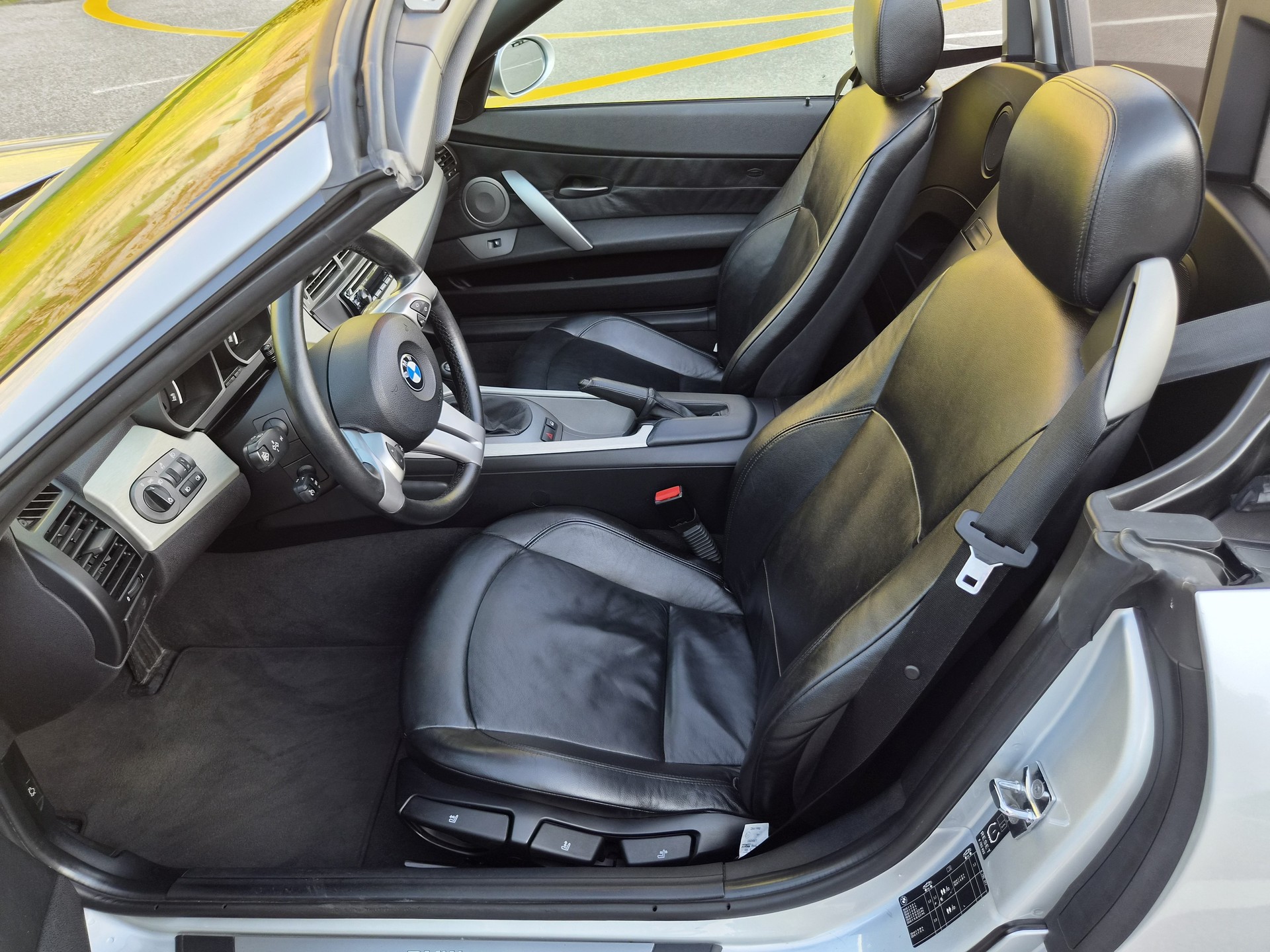BMW Z4 2.2i Roadster-image-16