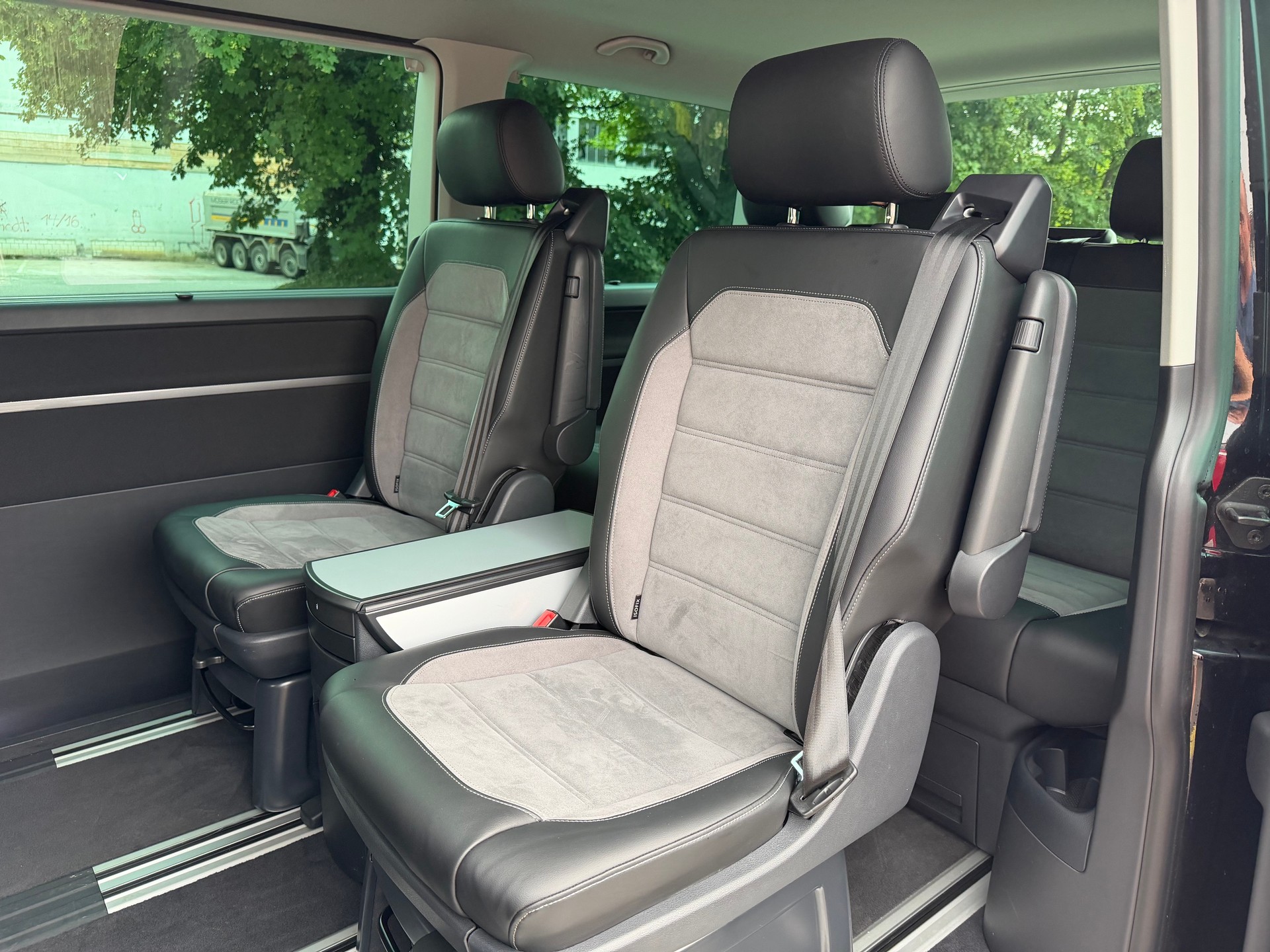 VW T6.1 Multivan 2.0 Bi-TDI Generation Six 4Motion DSG-image-5