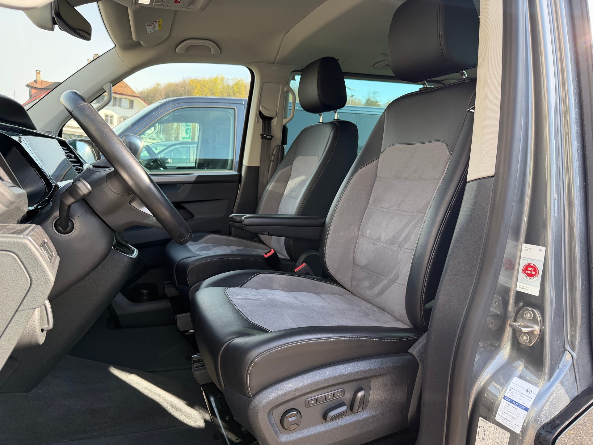 VW T6.1 Multivan 2.0 Bi-TDI Generation Six 4Motion DSG-showroom-element-1
