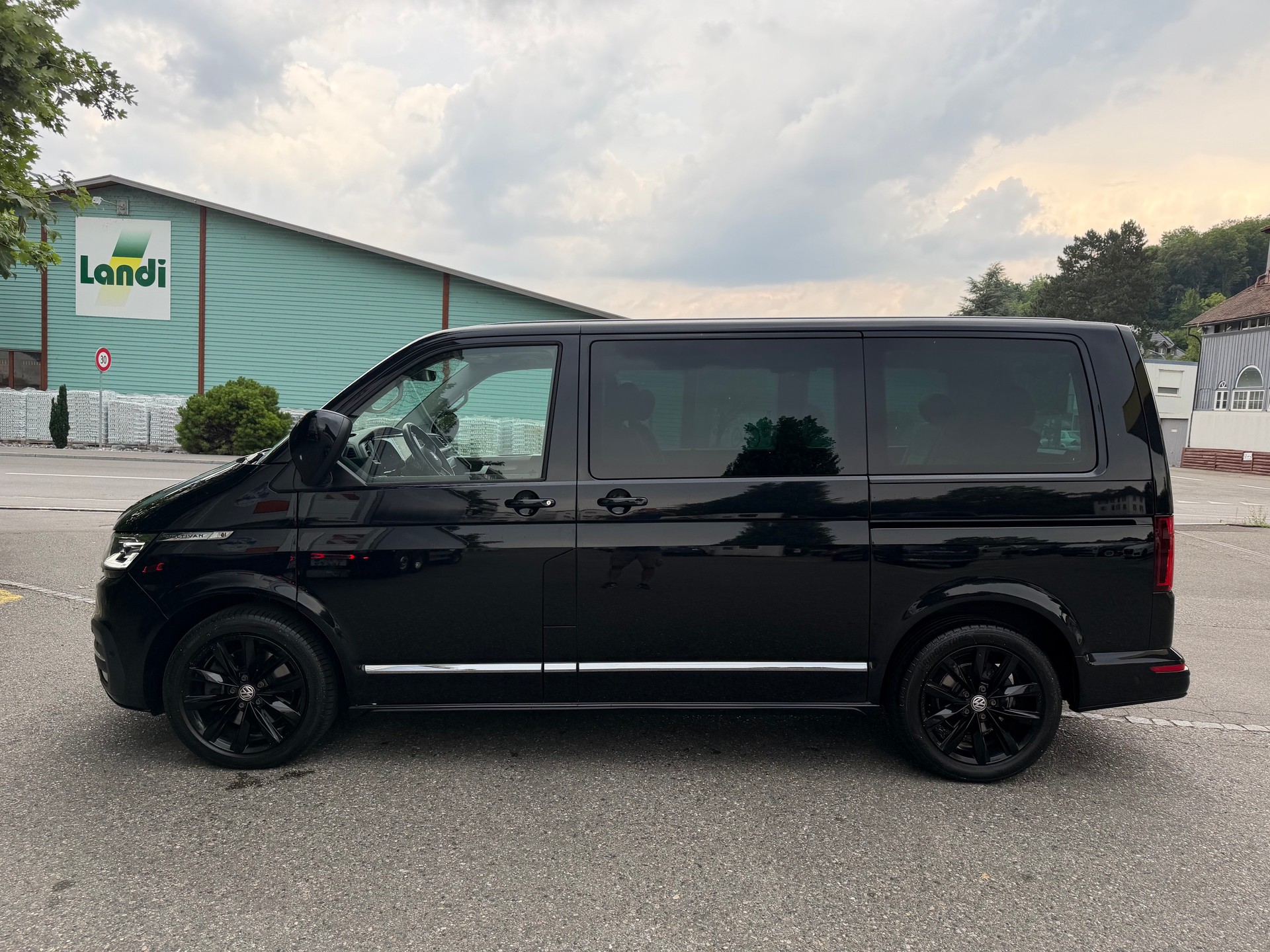 VW T6.1 Multivan 2.0 Bi-TDI Generation Six 4Motion DSG-showroom-element-1
