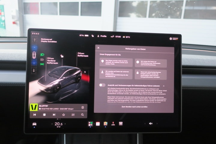 TESLA Model Y Long Range Premium AWD-image-9