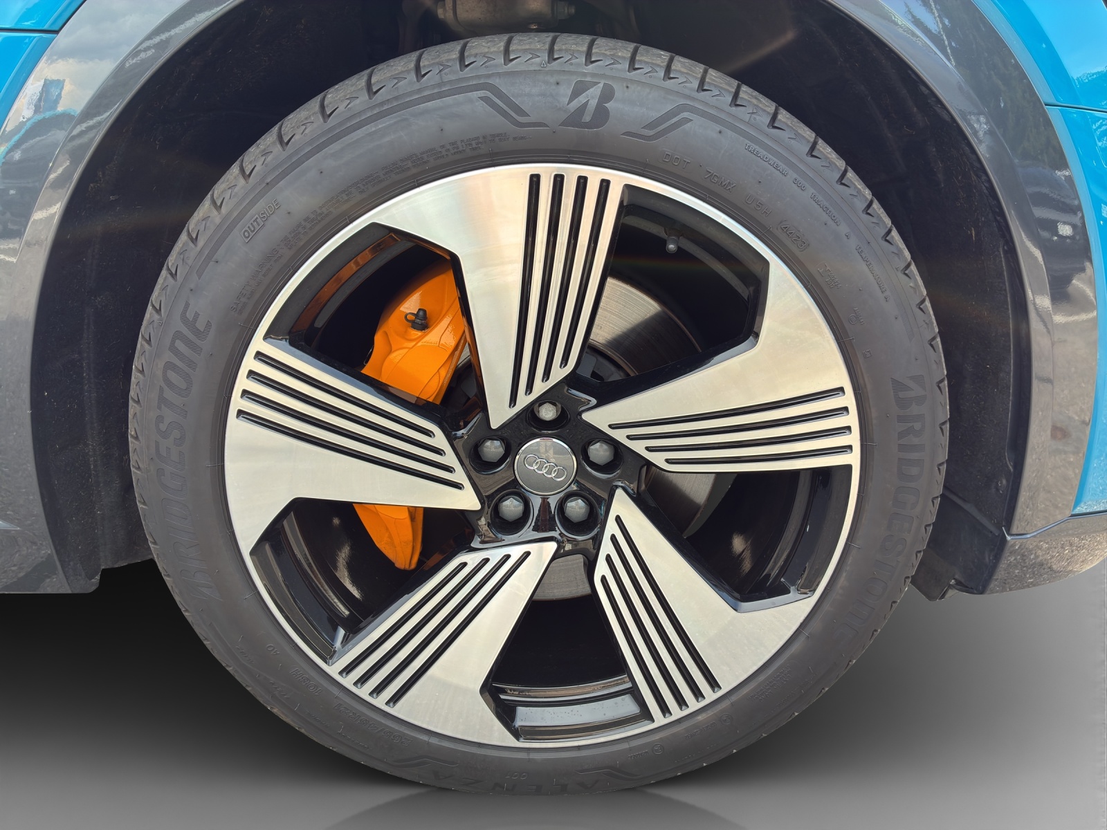 AUDI e-tron 55 Advanced quattro-image-15