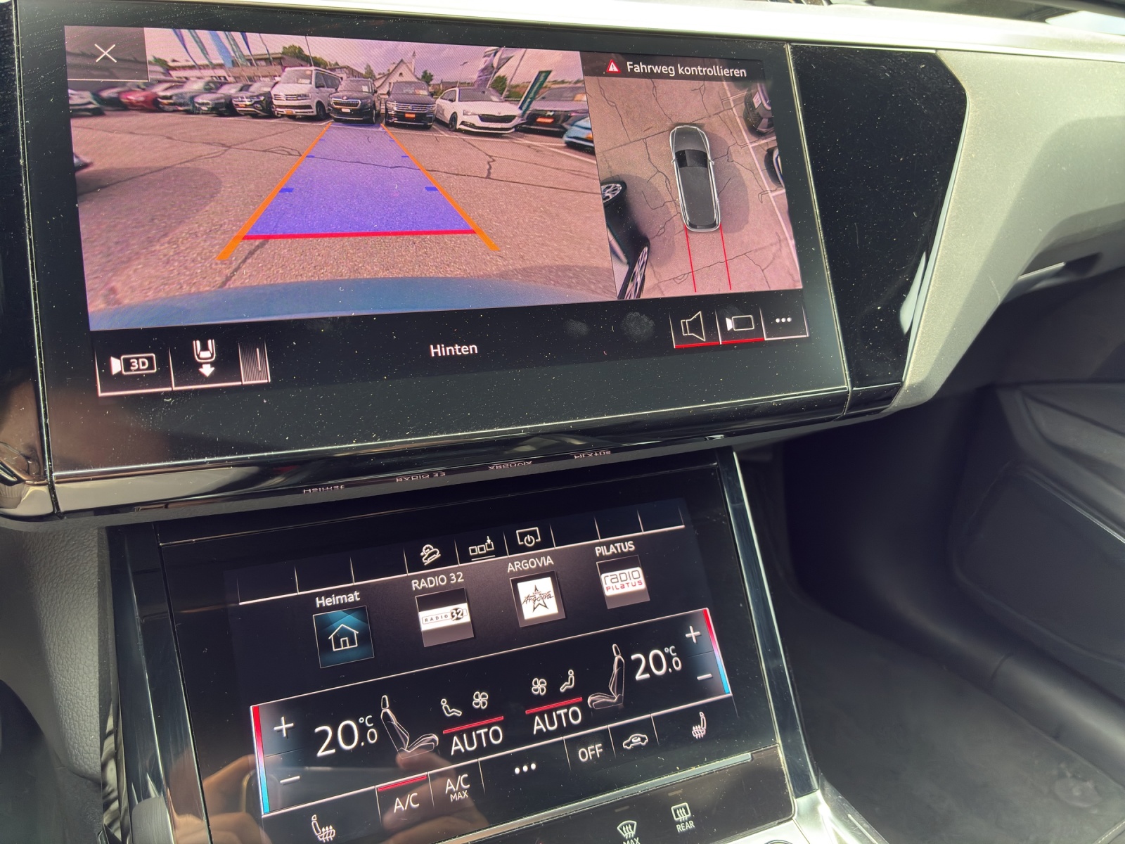 AUDI e-tron 55 Advanced quattro-image-16