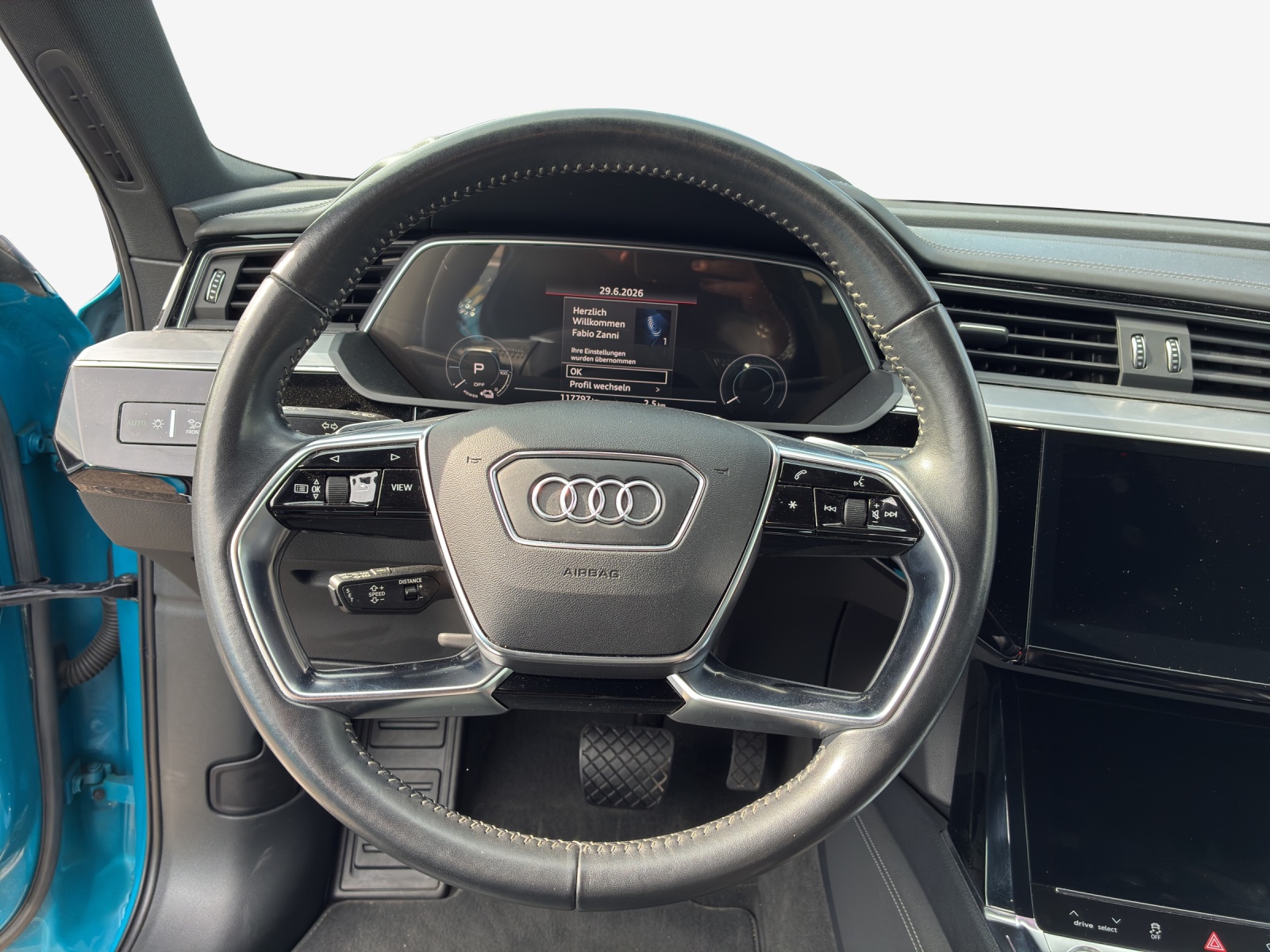 AUDI e-tron 55 Advanced quattro-image-10