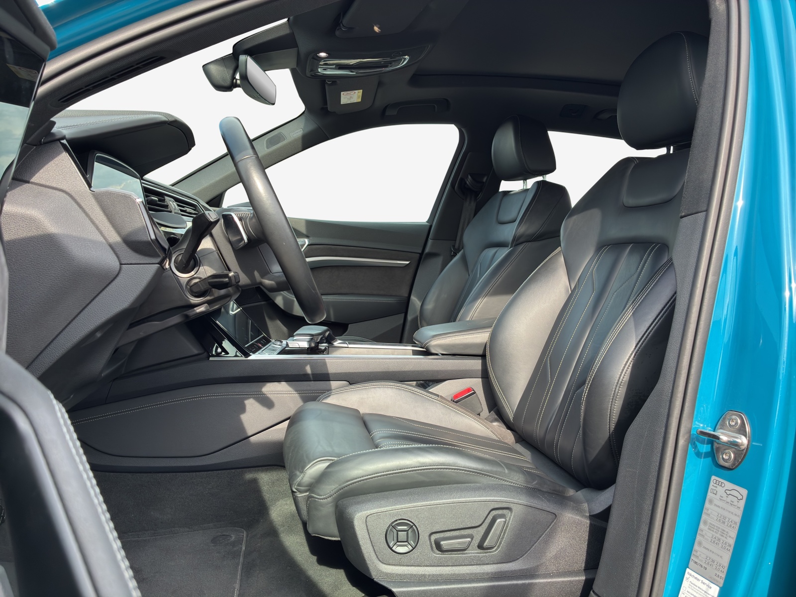 AUDI e-tron 55 Advanced quattro-image-8
