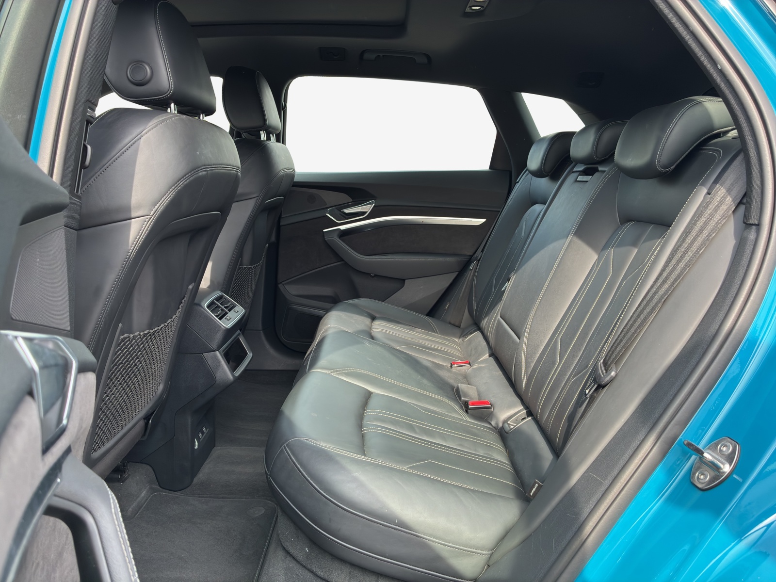 AUDI e-tron 55 Advanced quattro-image-12