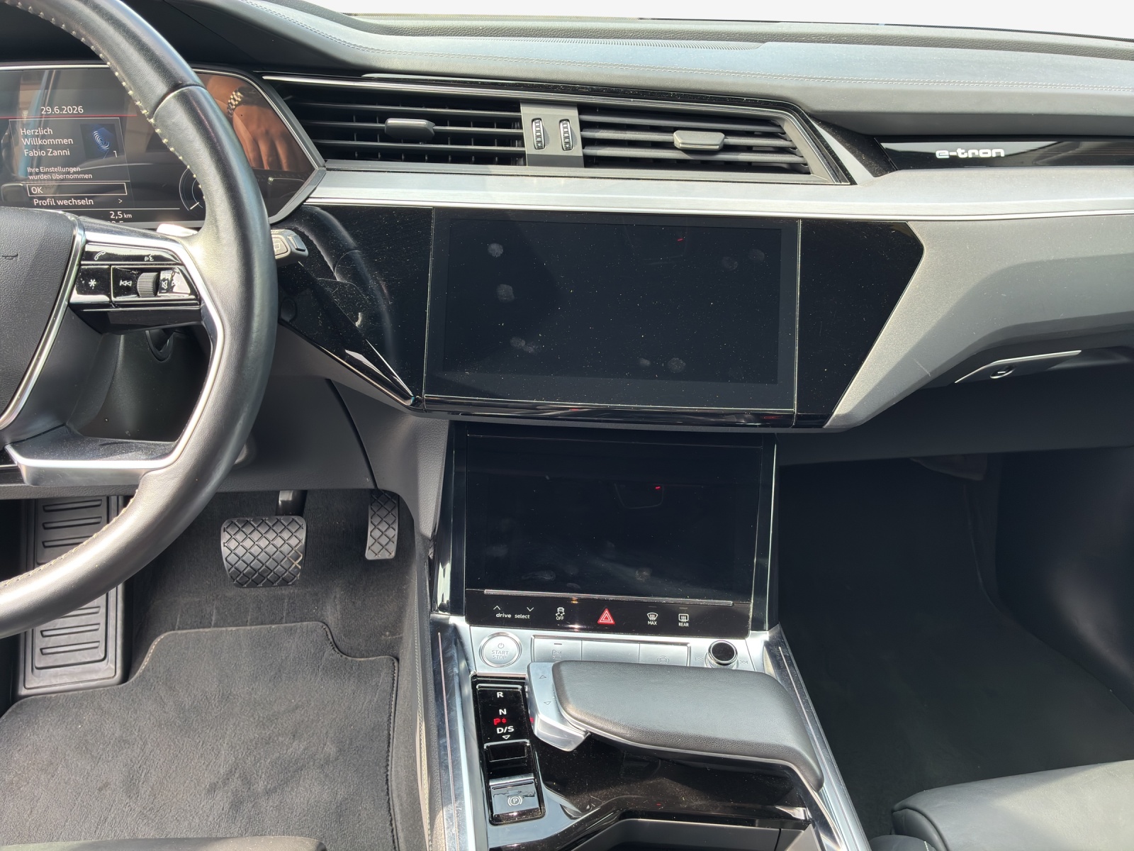 AUDI e-tron 55 Advanced quattro-image-11