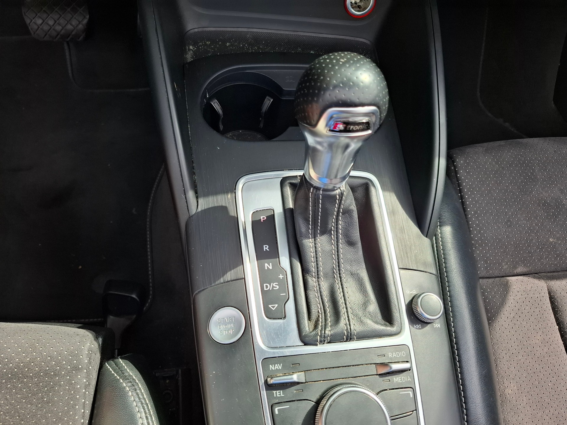 AUDI A3 Cabriolet 1.4 TFSI Ambition S-tronic-image-10