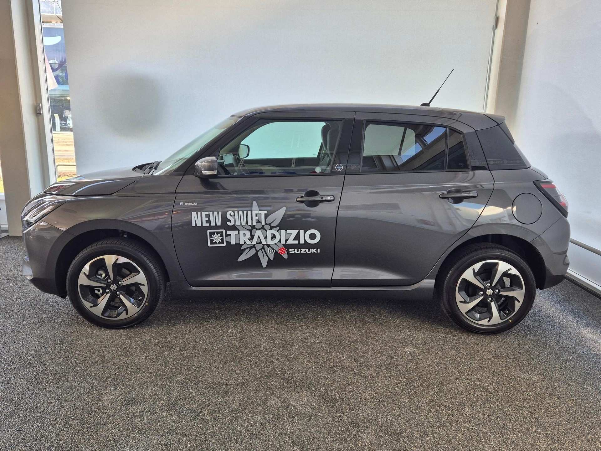 SUZUKI Swift 1.2 Tradizio Top Hybrid 4x4-showroom-element-2