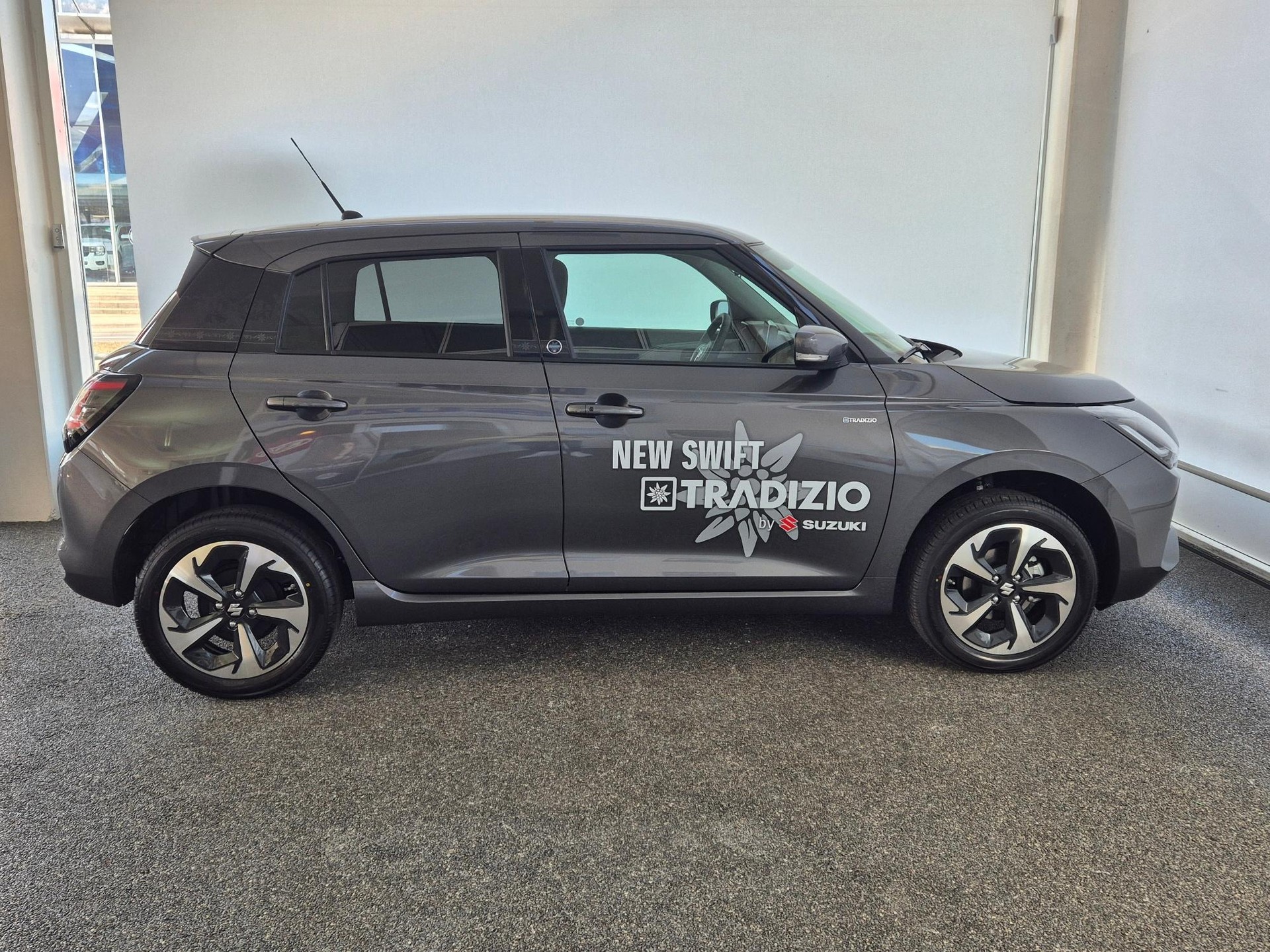 SUZUKI Swift 1.2 Tradizio Top Hybrid 4x4-showroom-element-3