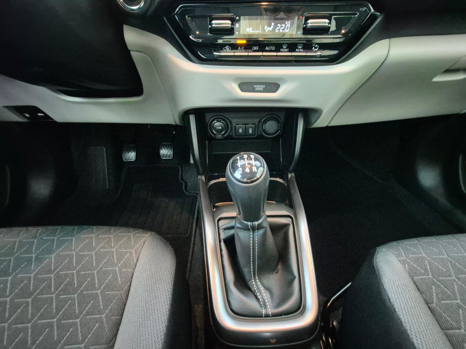 SUZUKI Swift 1.2 Tradizio Top Hybrid 4x4-image-9