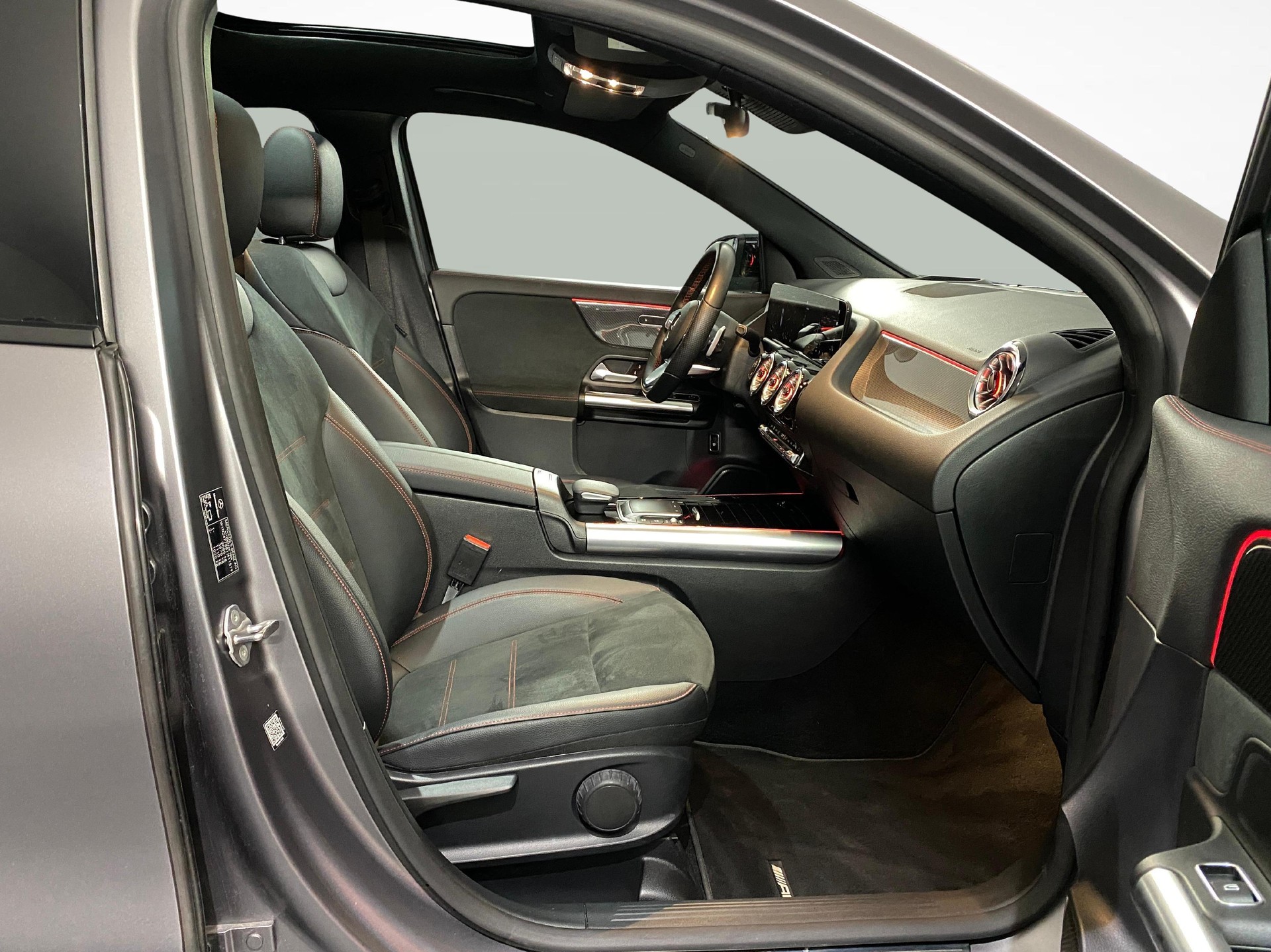 MERCEDES-BENZ GLA 200 AMG Line 4matic-image-11