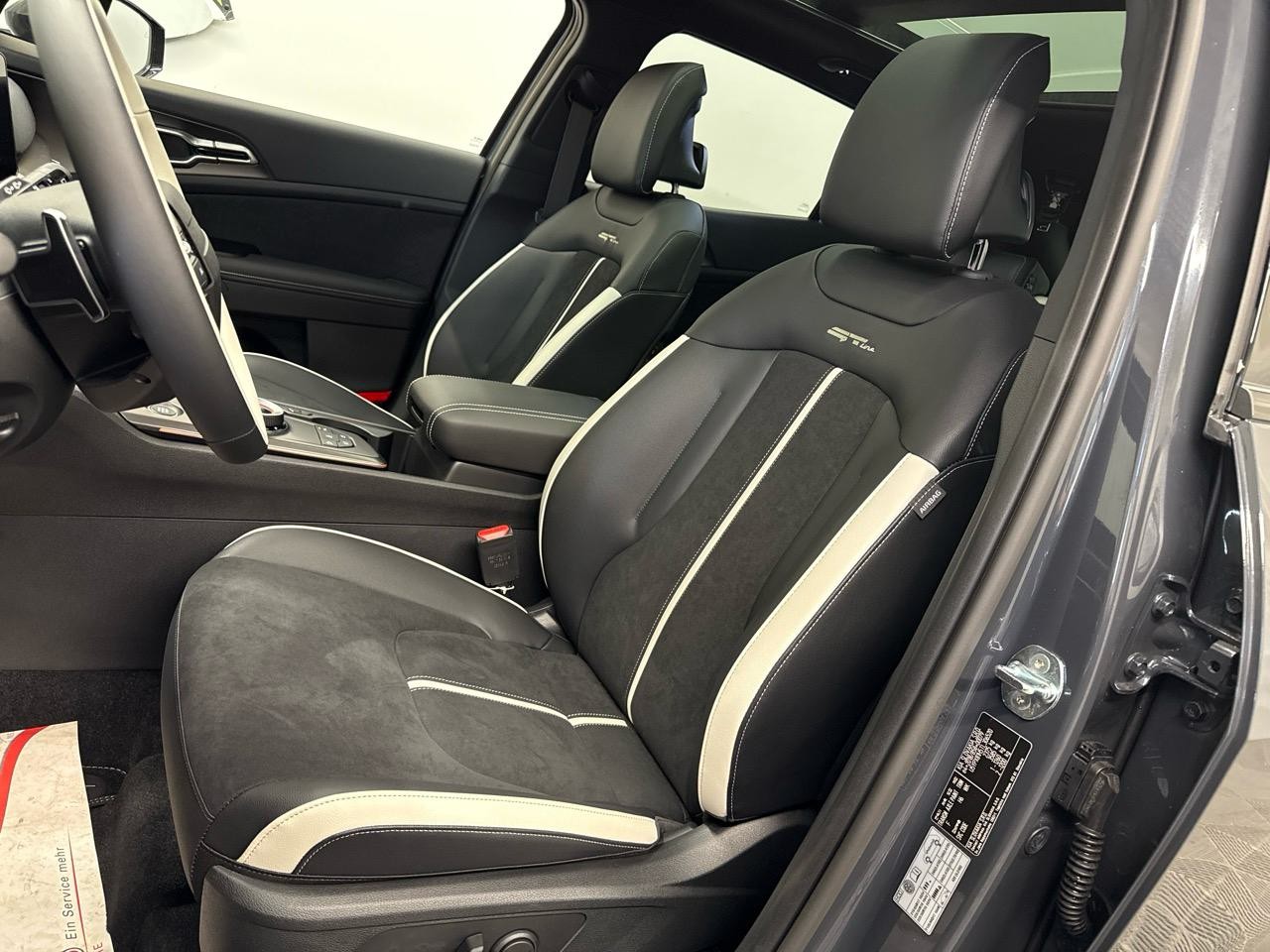 KIA Sportage 1.6T-GDi PHEV GT-Line-showroom-element-3