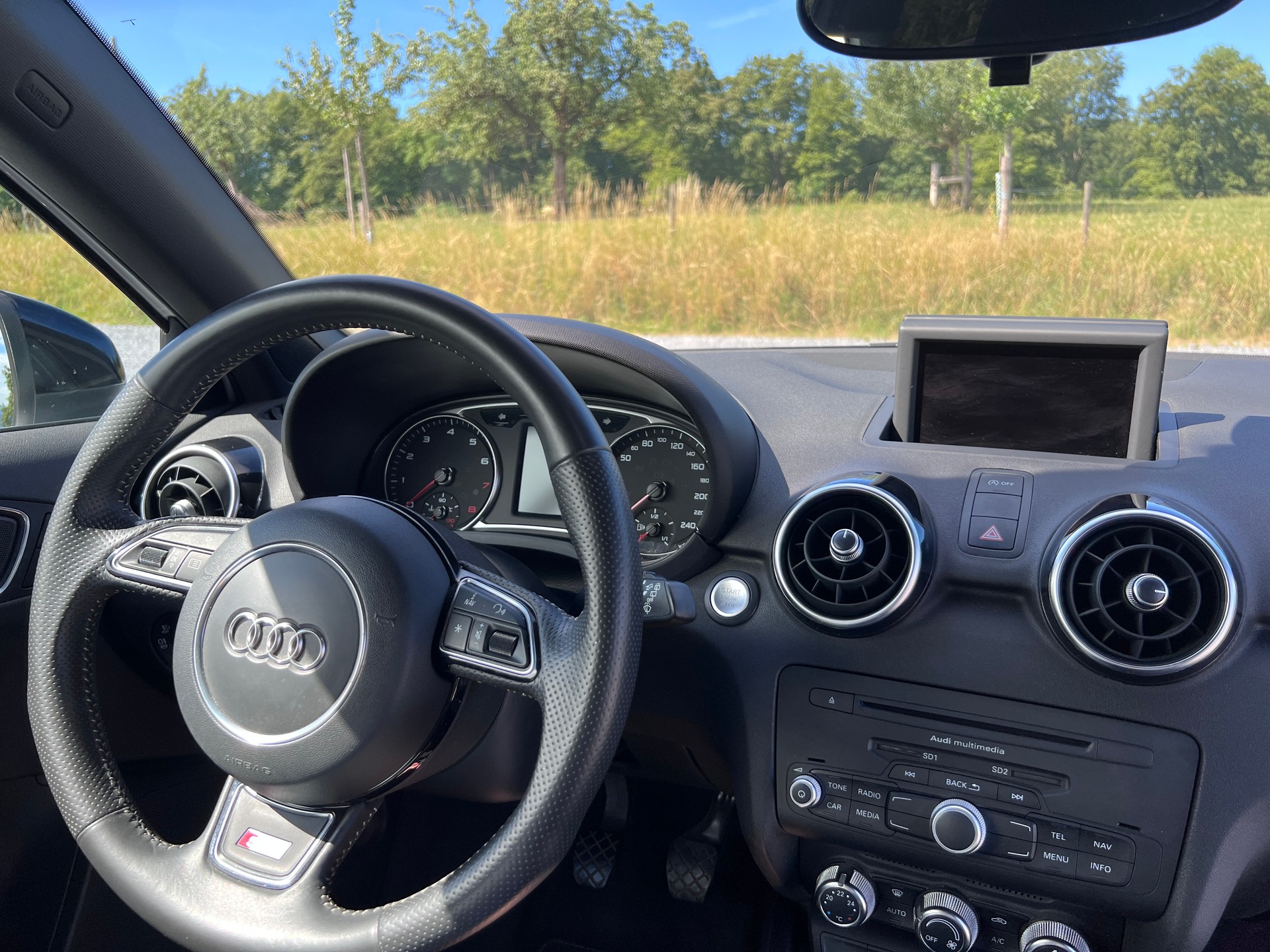 AUDI Audi A1 S line 1.4 TFSI, 122 PS, frisch ab MFK, aus 1. Hand-image-3