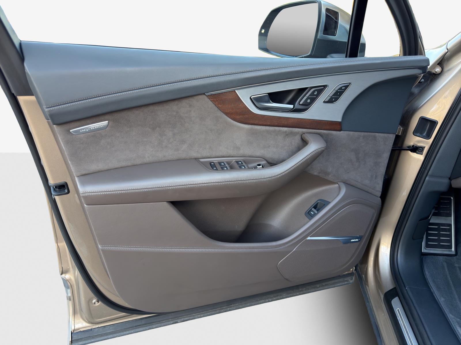 AUDI SQ7 4.0 TDI quattro tiptronic-image-14