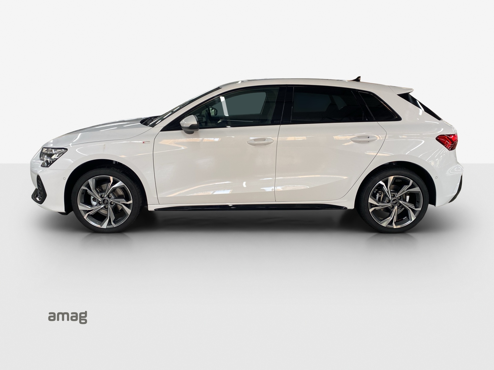 AUDI A3 Sportback TFSI 110 kW S line S tronic-showroom-element-1